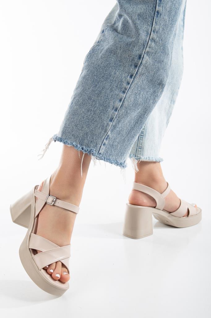 Rahat ve Konforlu Platform Topuklu Kadın Sandalet