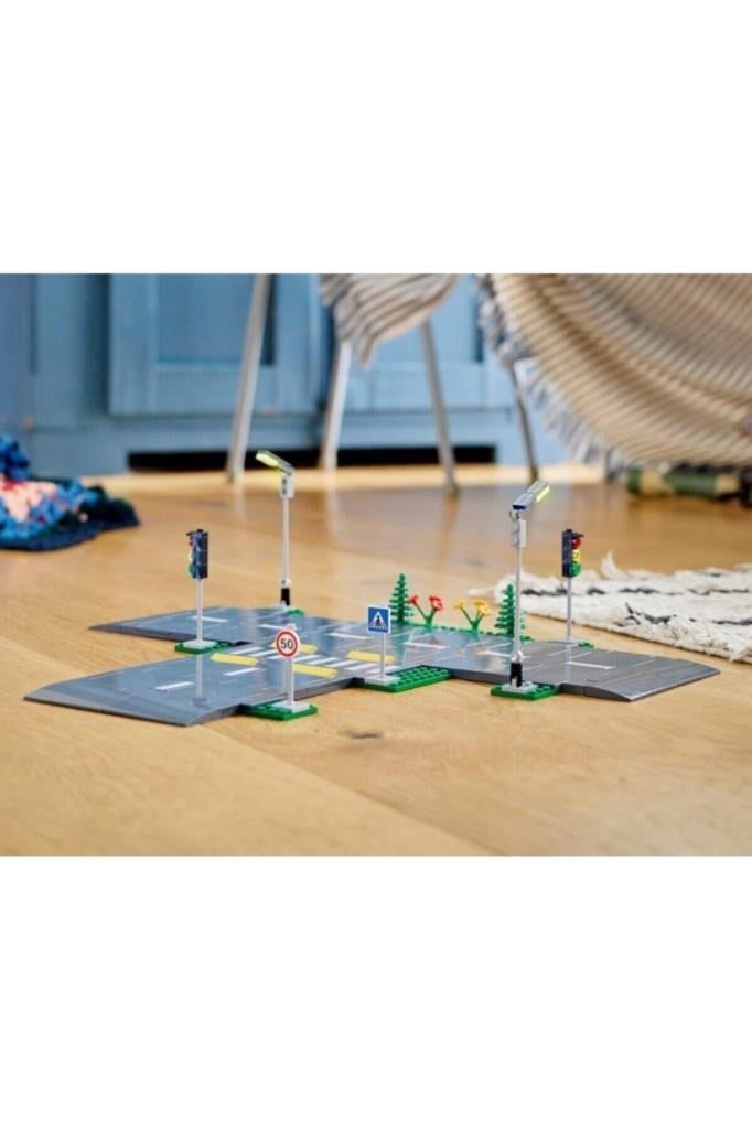 LEGO City Yol Zeminleri 60304 Yapım Seti; Çocuklar için Harika bir Yapım Seti (112P)
