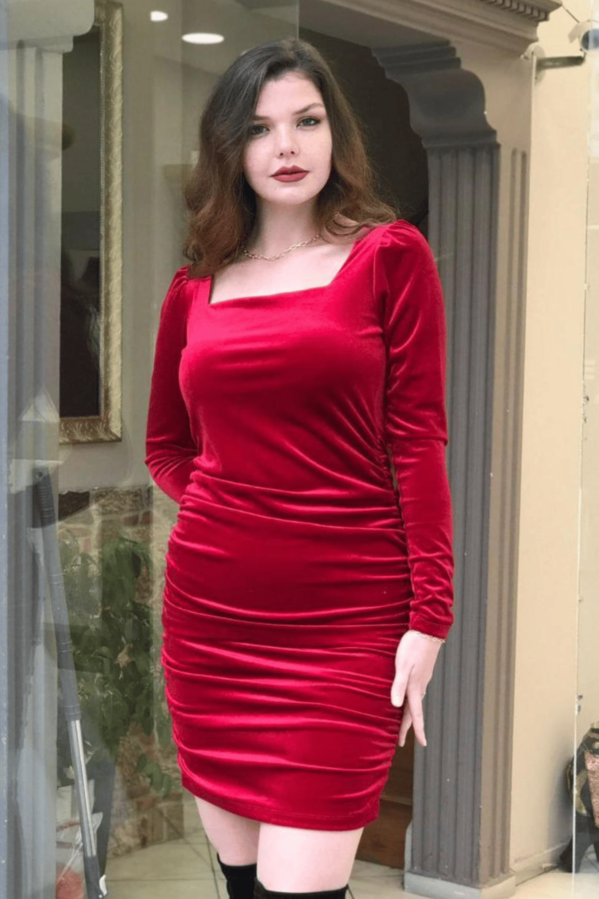 Kare Yaka Detay Büyük Beden Kadife Elbise Kırmızı