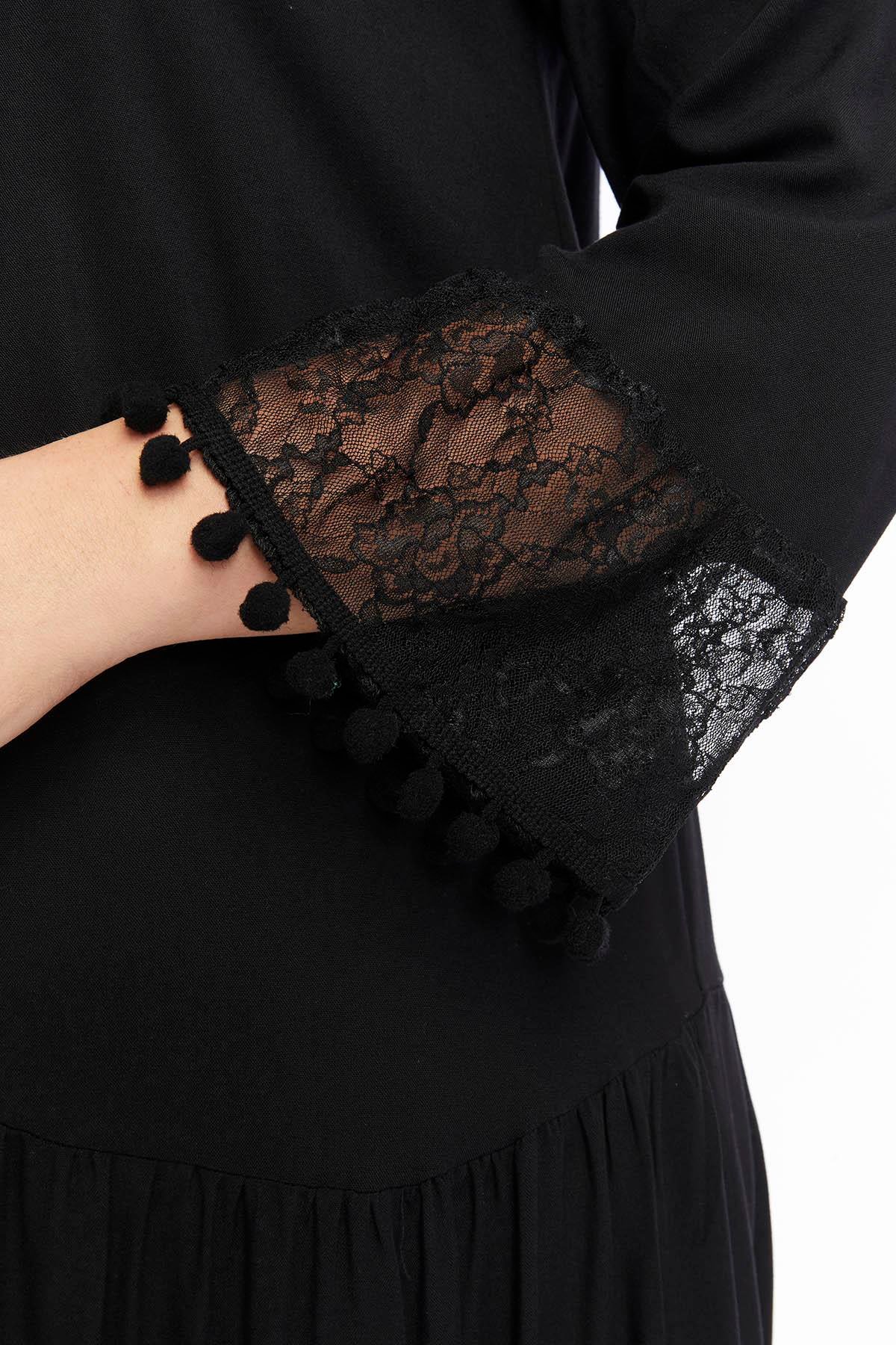 Kol Ve Eteği Dantel Detaylı Ponponlu Büyük Beden Elbise Siyah
