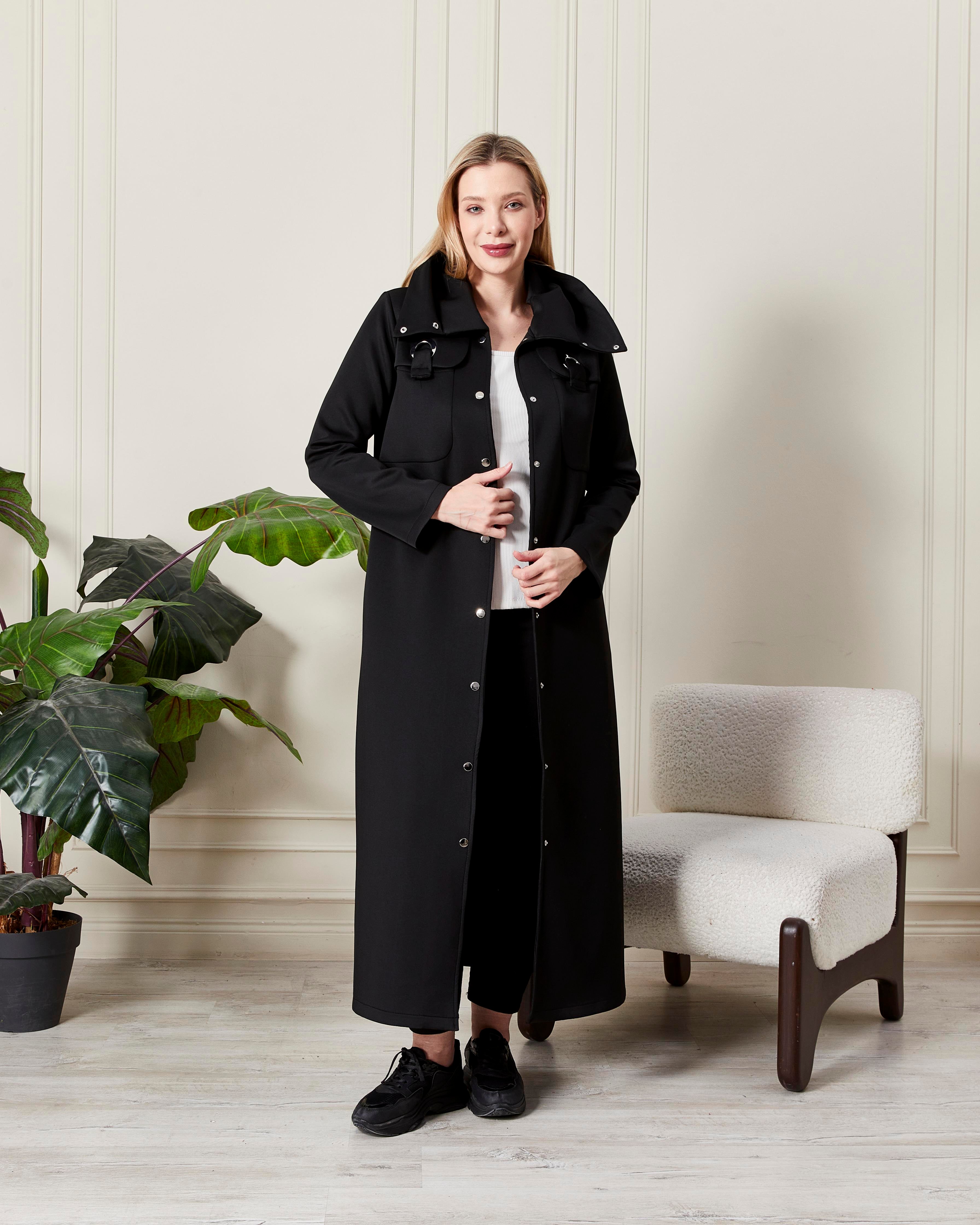 Şık Yakalı Kapüşonlu Düğmeli Uzun Kaban Siyah