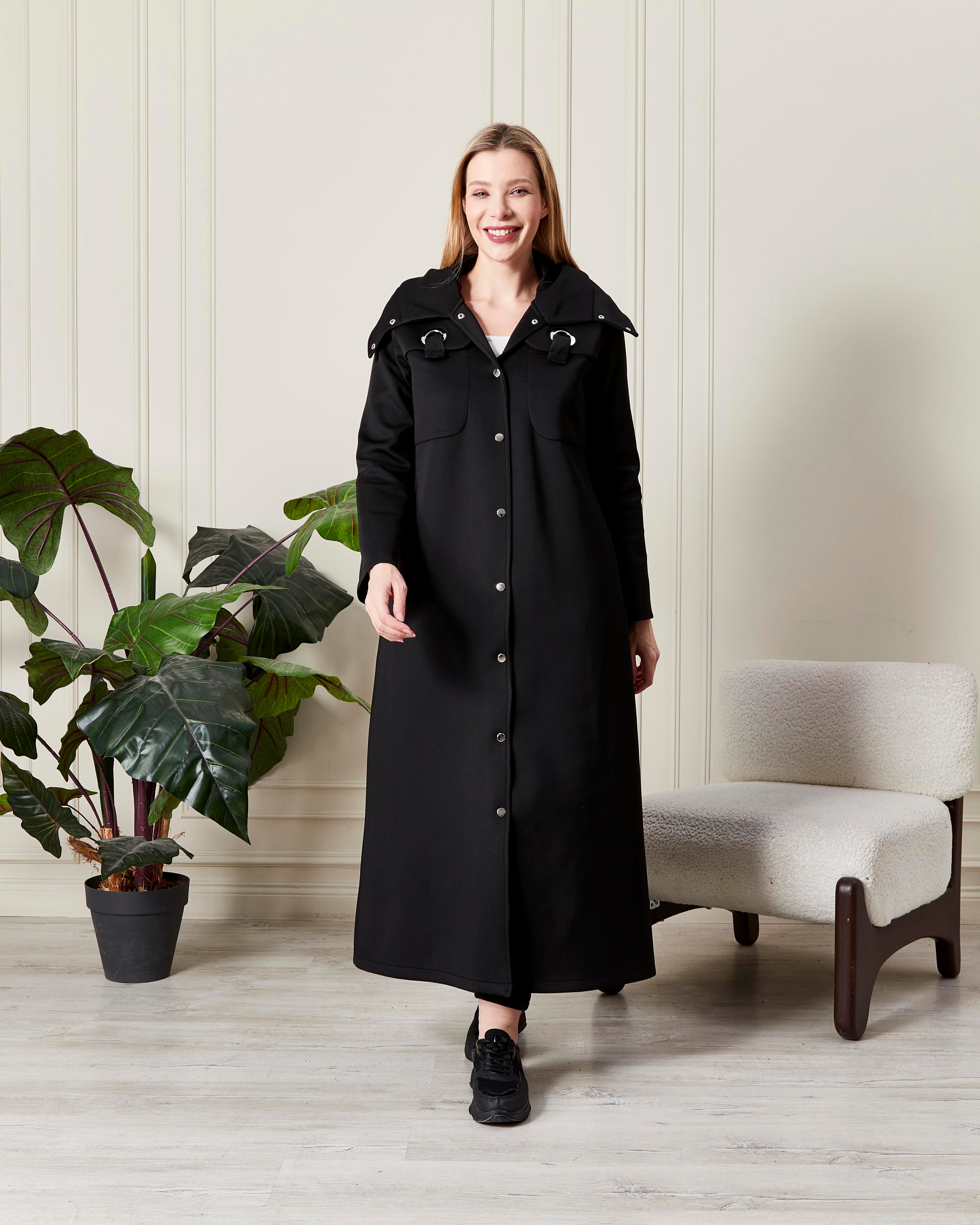 Şık Yakalı Kapüşonlu Düğmeli Uzun Kaban Siyah