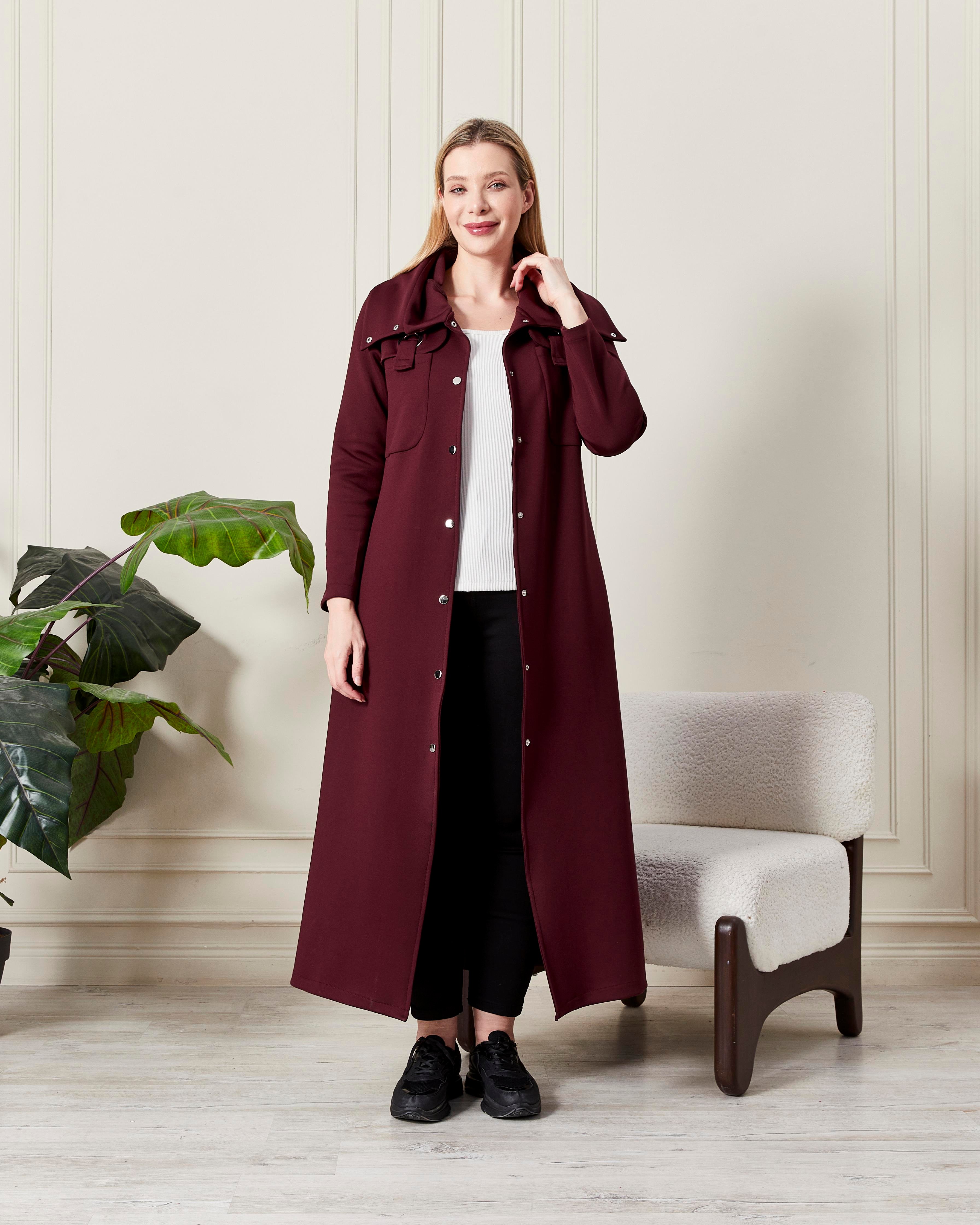 Şık Yakalı Kapüşonlu Düğmeli Uzun Kaban Bordo