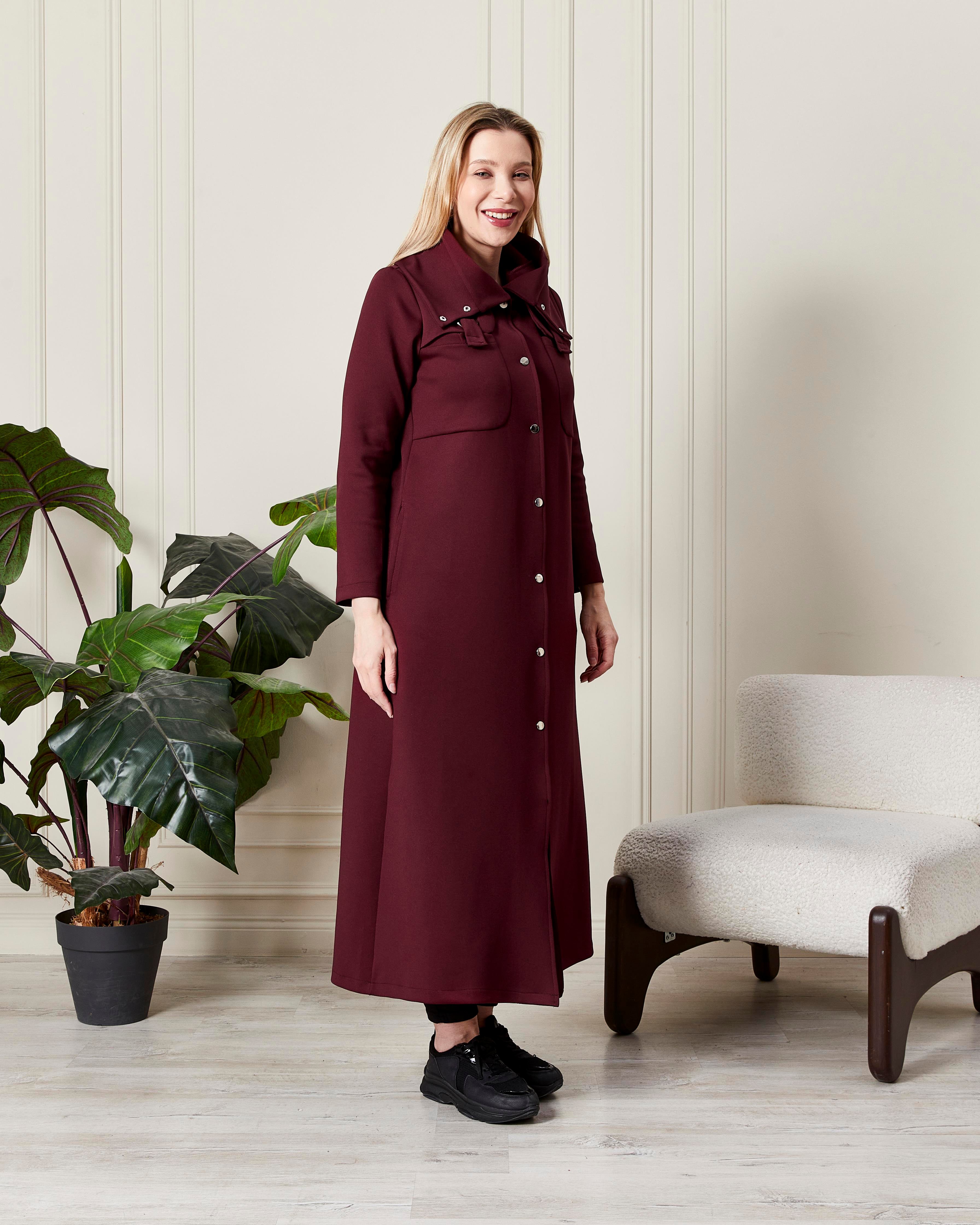 Şık Yakalı Kapüşonlu Düğmeli Uzun Kaban Bordo