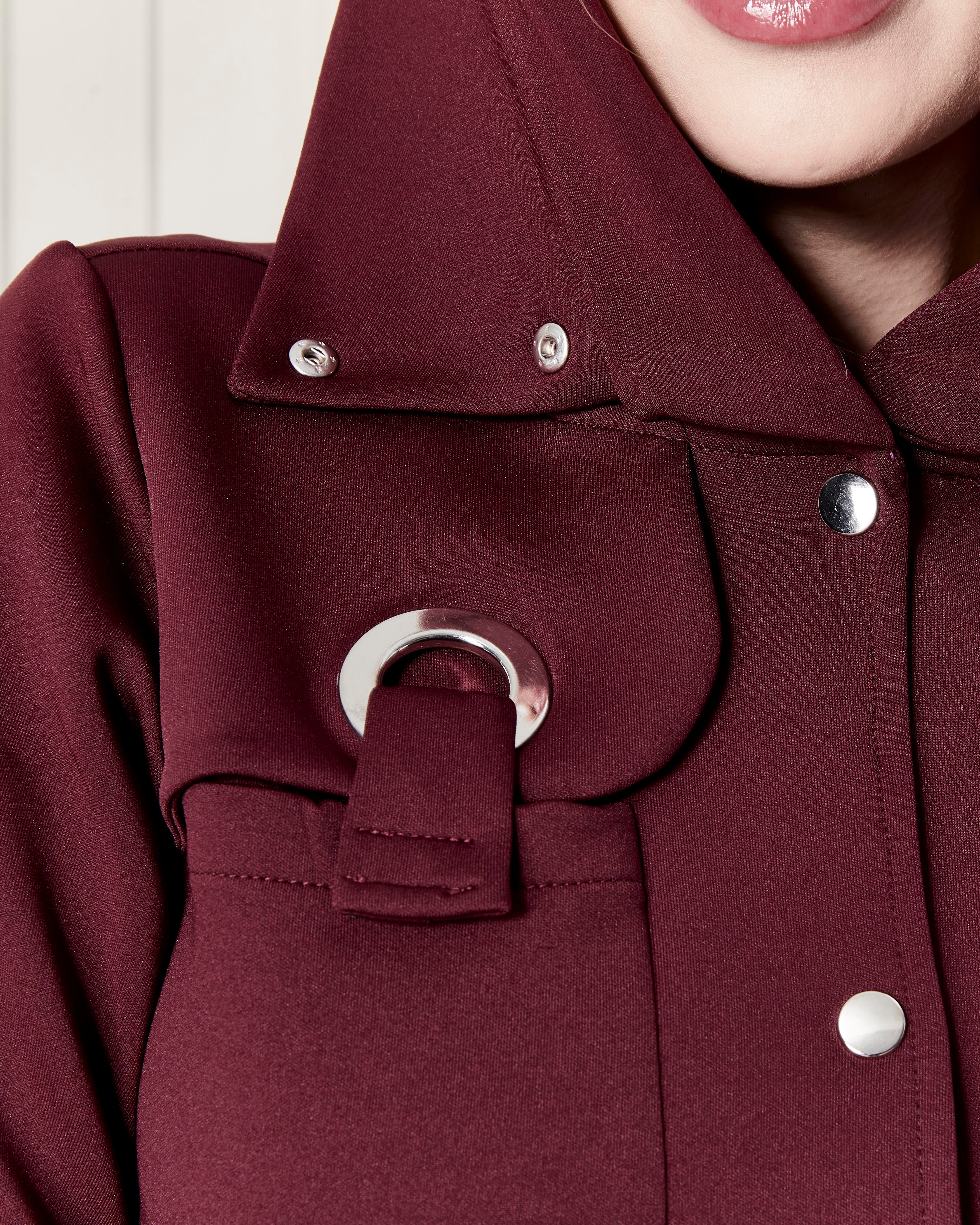 Şık Yakalı Kapüşonlu Düğmeli Uzun Kaban Bordo