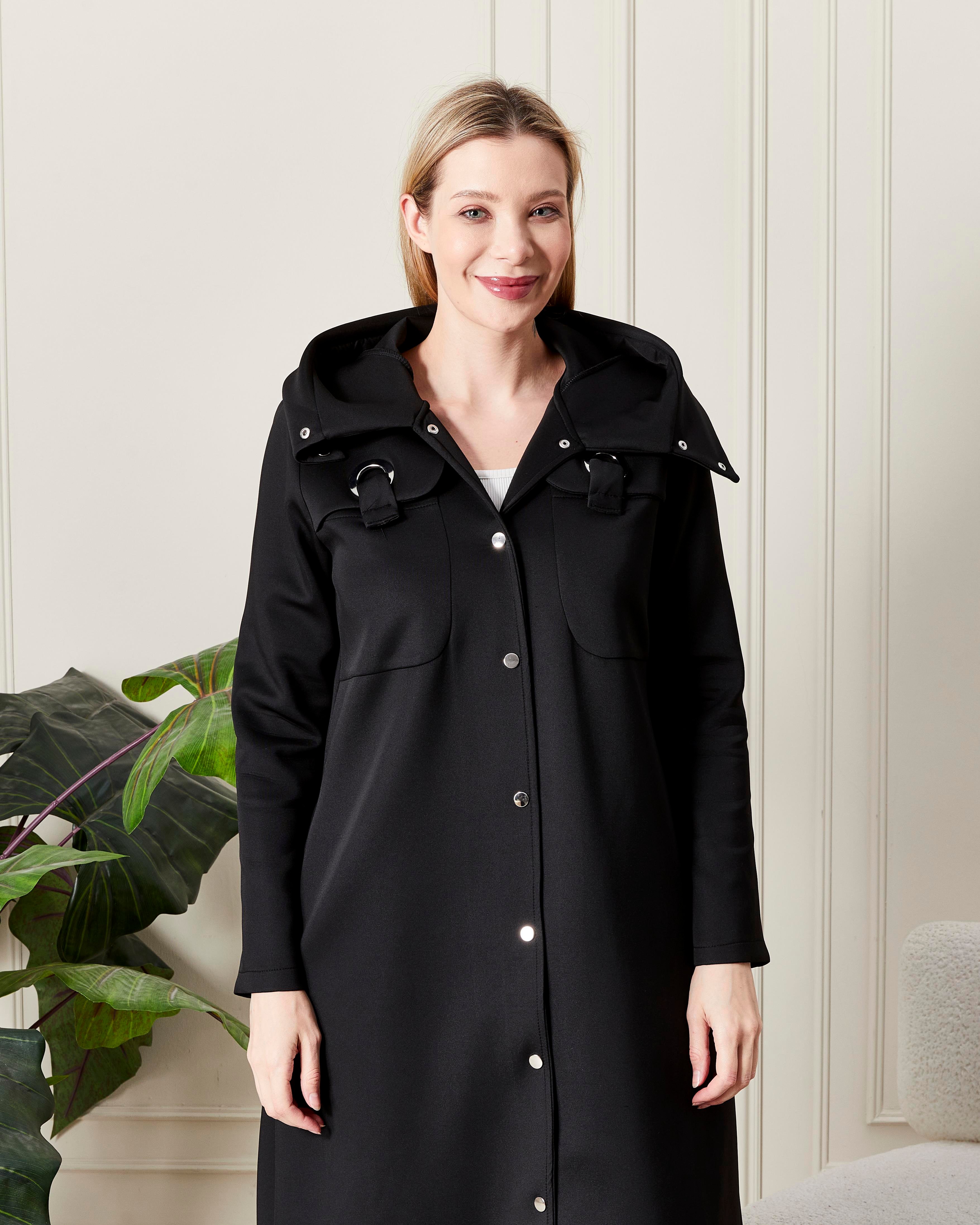 Şık Yakalı Kapüşonlu Düğmeli Uzun Kaban Siyah