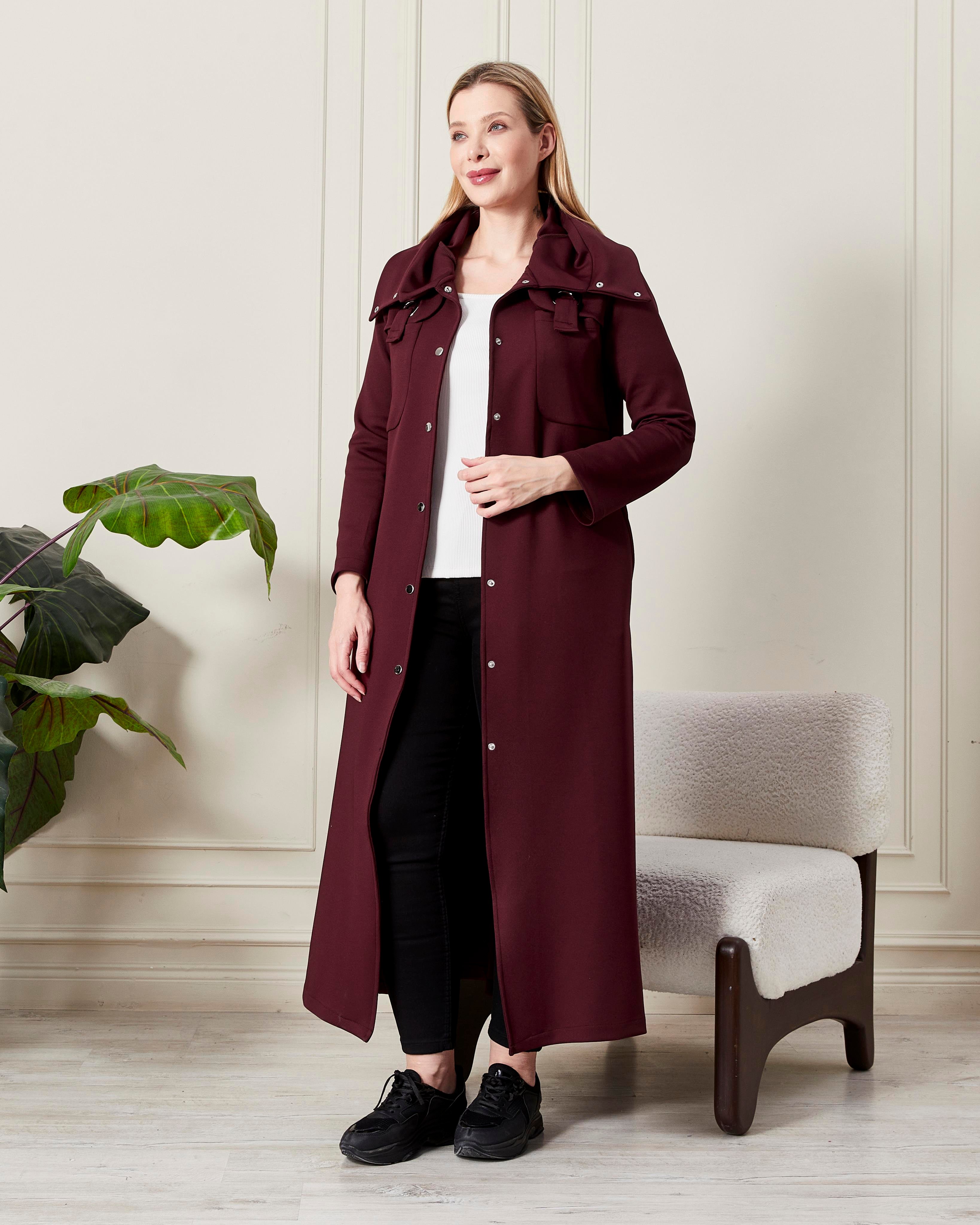 Şık Yakalı Kapüşonlu Düğmeli Uzun Kaban Bordo