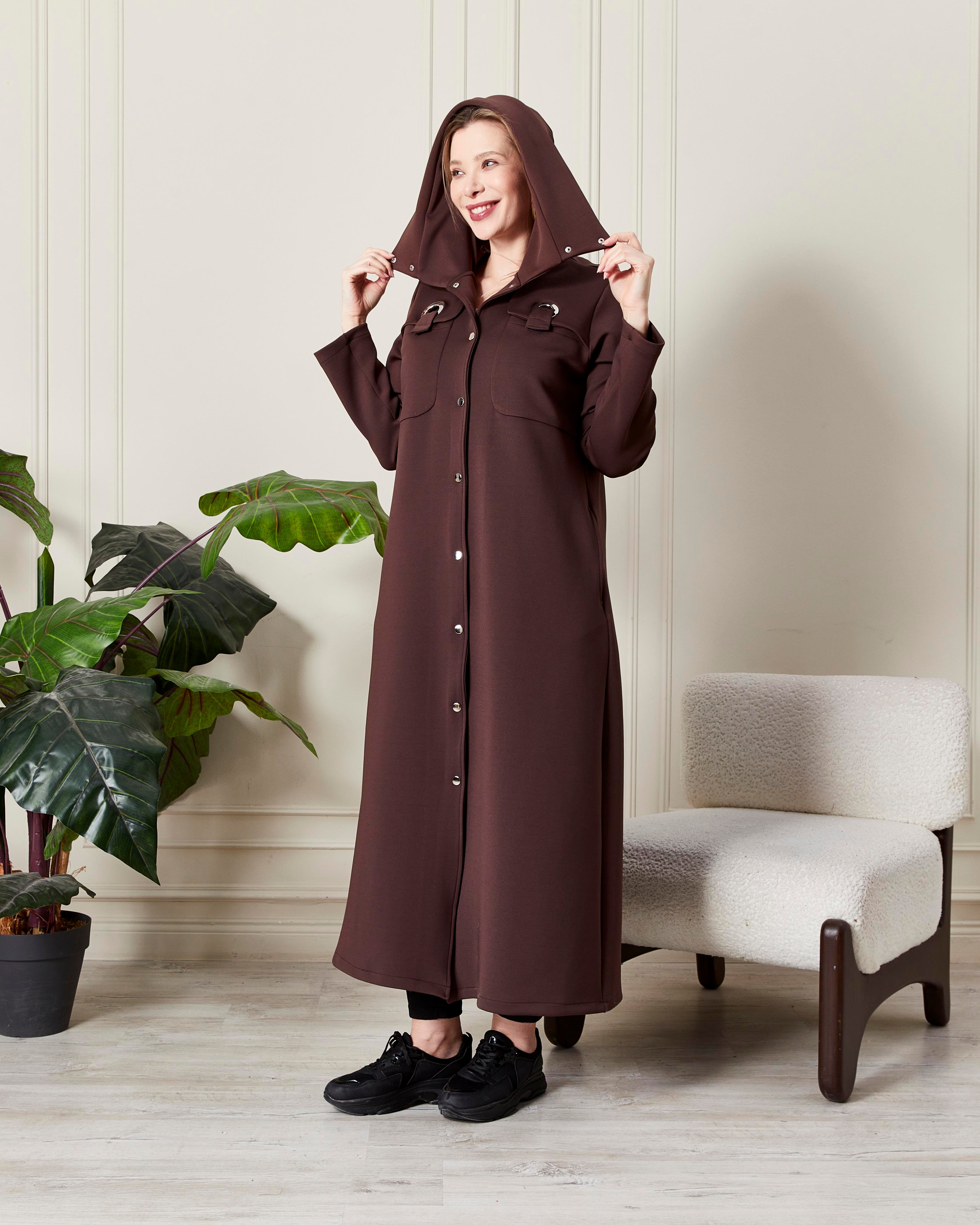 Şık Yakalı Kapüşonlu Düğmeli Uzun Kaban Kahverengi