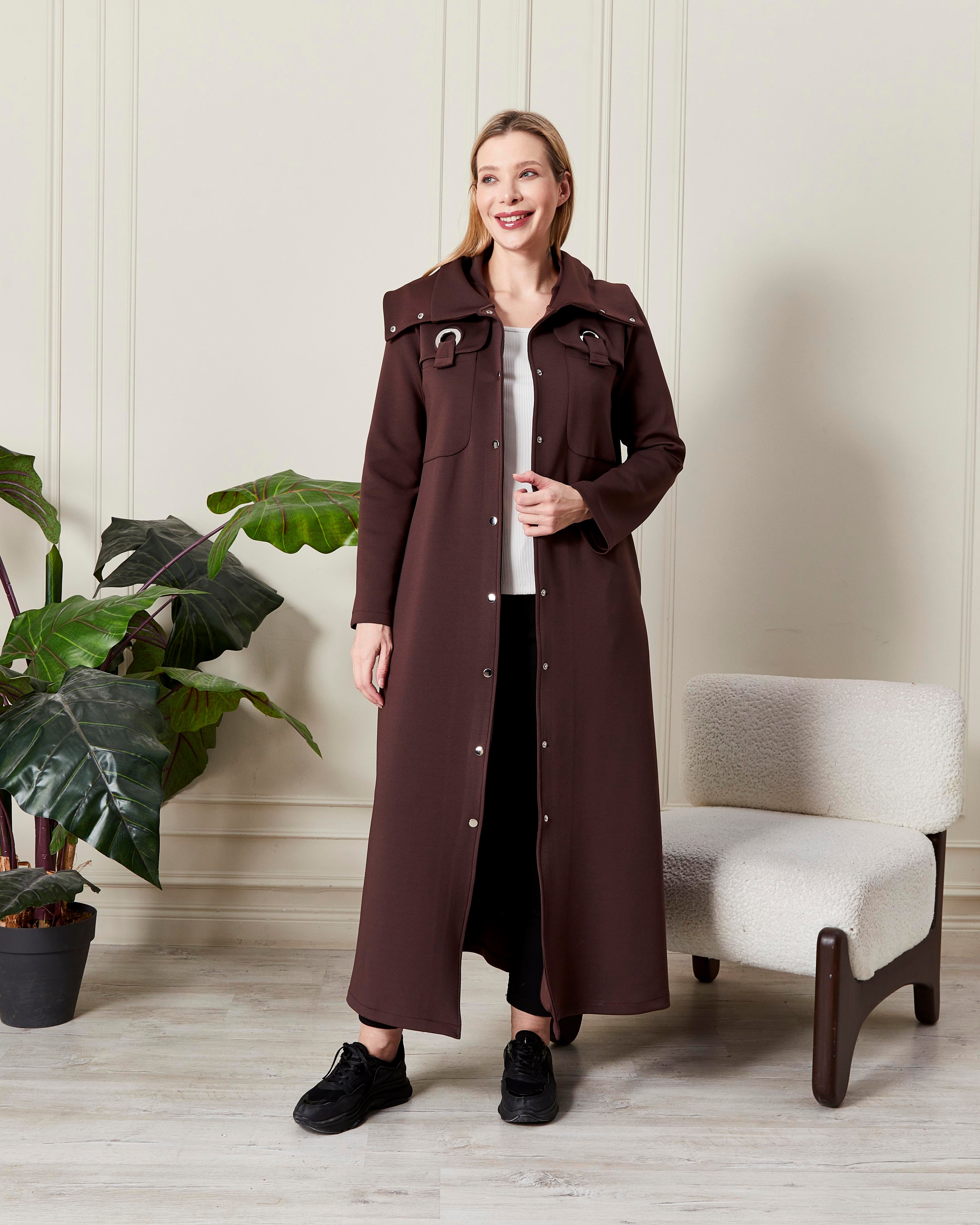 Şık Yakalı Kapüşonlu Düğmeli Uzun Kaban Kahverengi