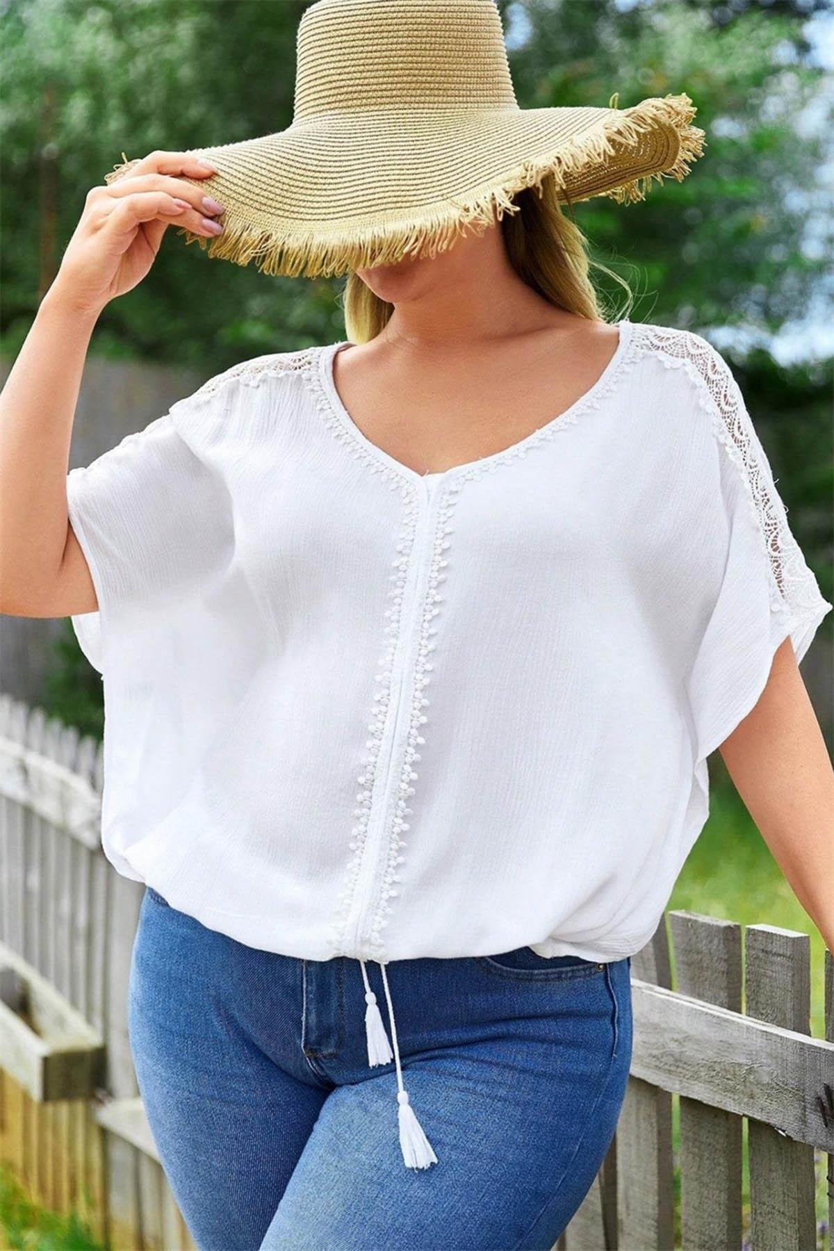 V Yaka Dantel Detaylı Büyük Beden Bluz ekru