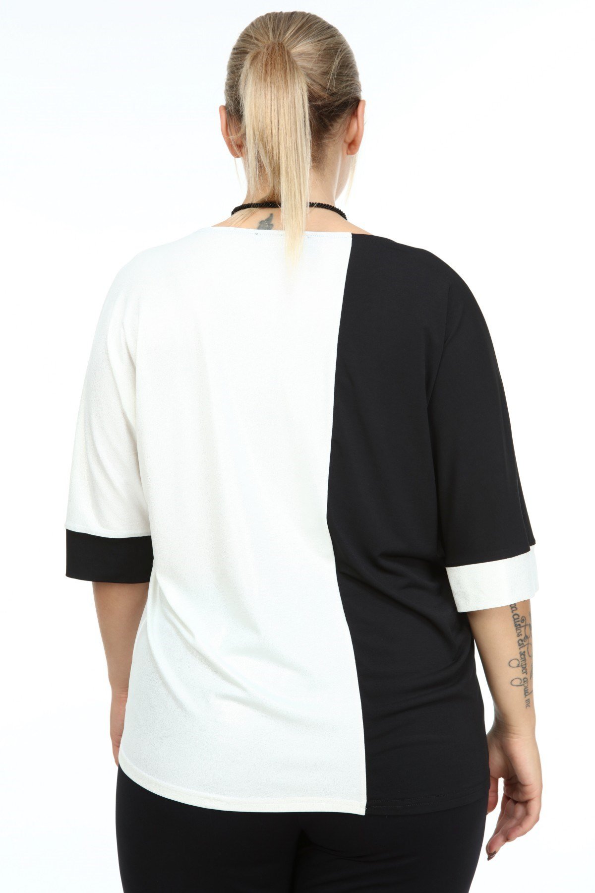 Zerotantik İki Renk Kolyeli Büyük Beden Bluz Siyah-Ekru
