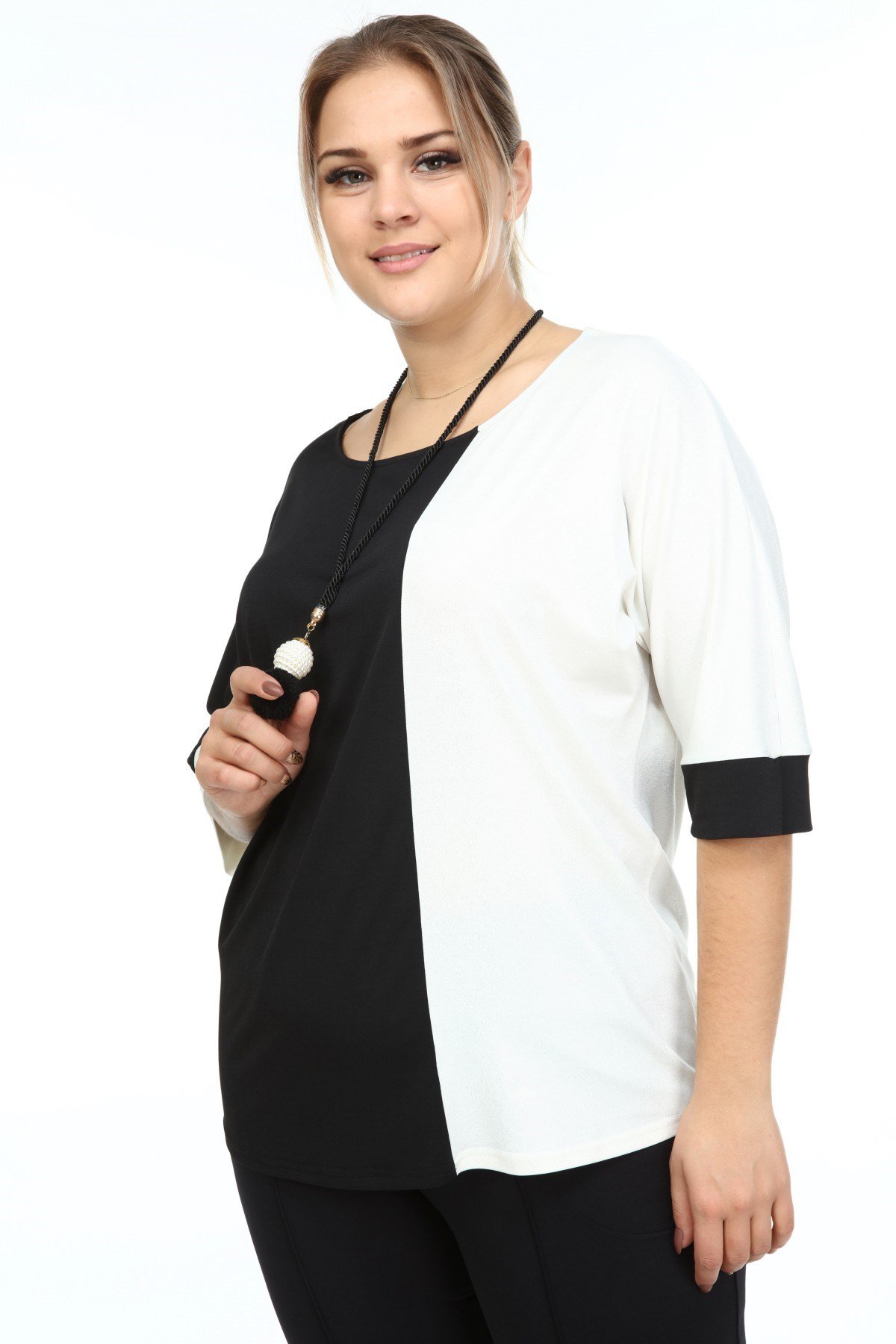 Zerotantik İki Renk Kolyeli Büyük Beden Bluz Siyah-Ekru