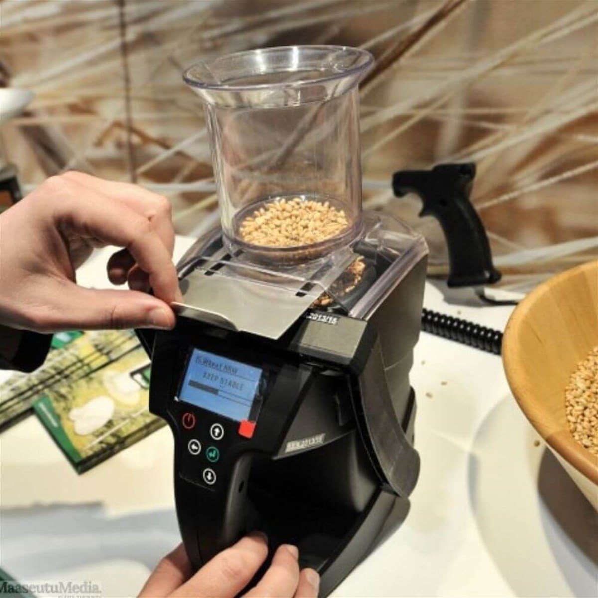 WİLE 200 TAHIL NEM VE HEKTOLİTRE ÖLÇER | zoofarm.com.tr WİLE 200 TAHIL NEM VE HEKTOLİTRE ÖLÇER YEM KIRMA MAKİNASI ÖLÇÜM CİHAZLARIWİLE zoofarm