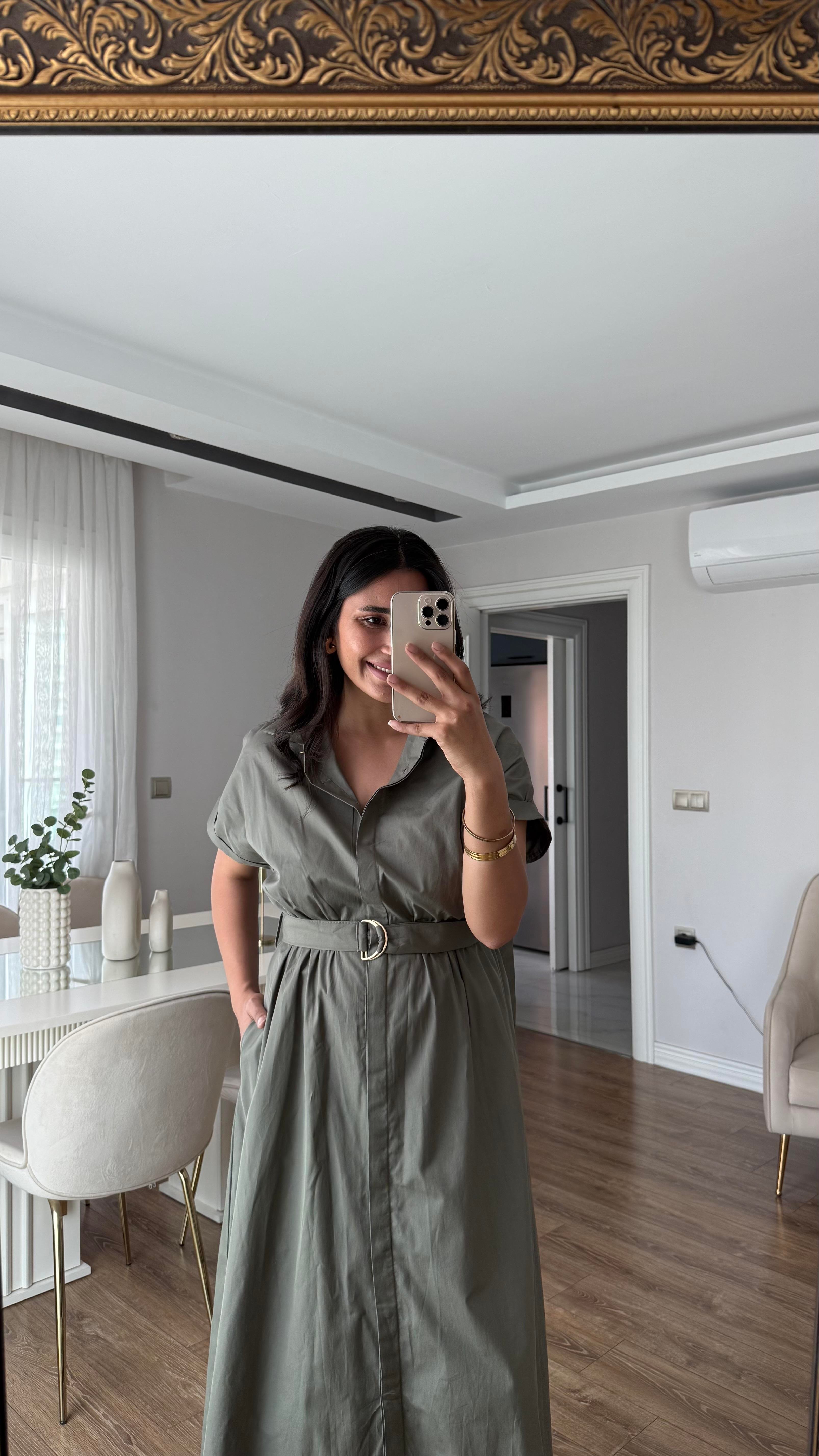 YEŞİL KEMERLİ ELBİSE 