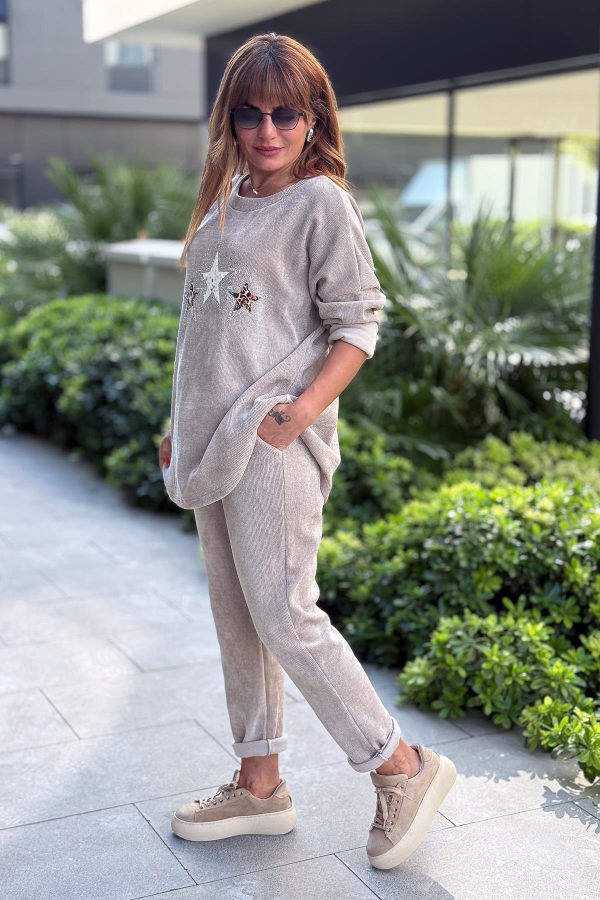 3 Yıldızlı Yuvarlak Yaka Kadife Sweet Bej RenkBLUZ