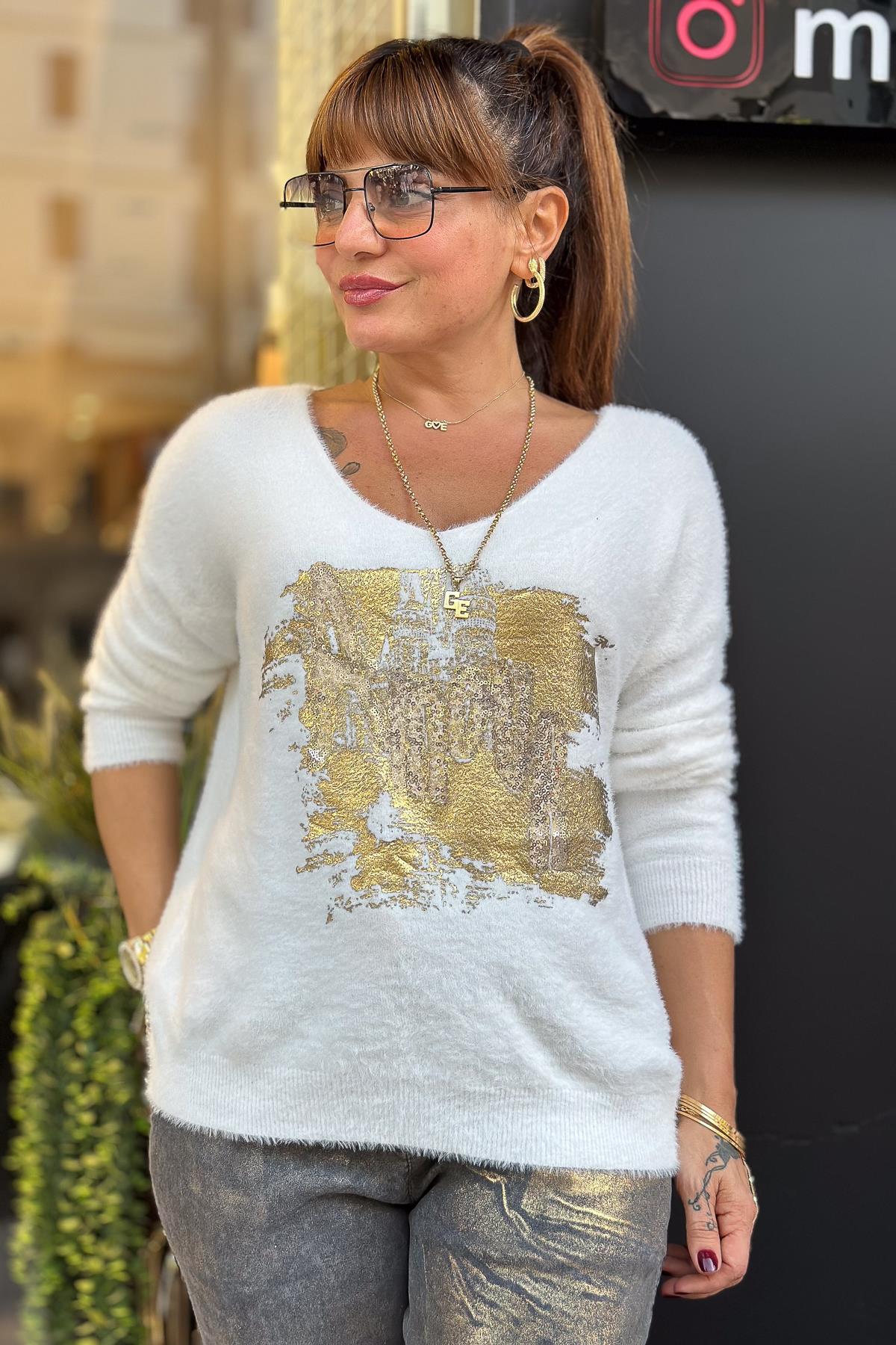 Amour Gold Yazılı V Yaka Peluş Kazak Krem RenkBLUZ
