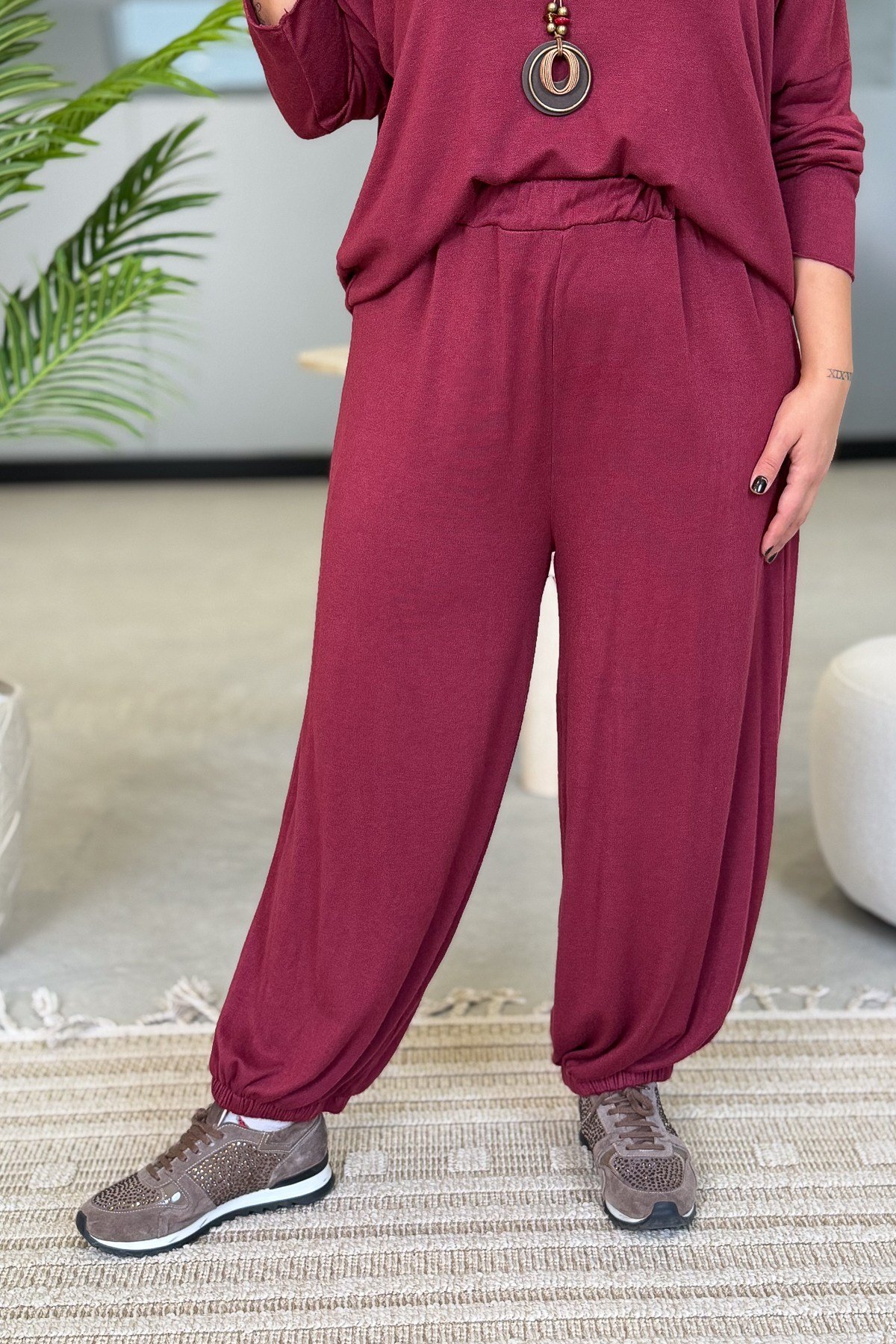 Bluz Ve Paçası Lastikli Pantolonlu Alt Üst Hamur Triko Takım Bordo RenkALT ÜST TAKIM