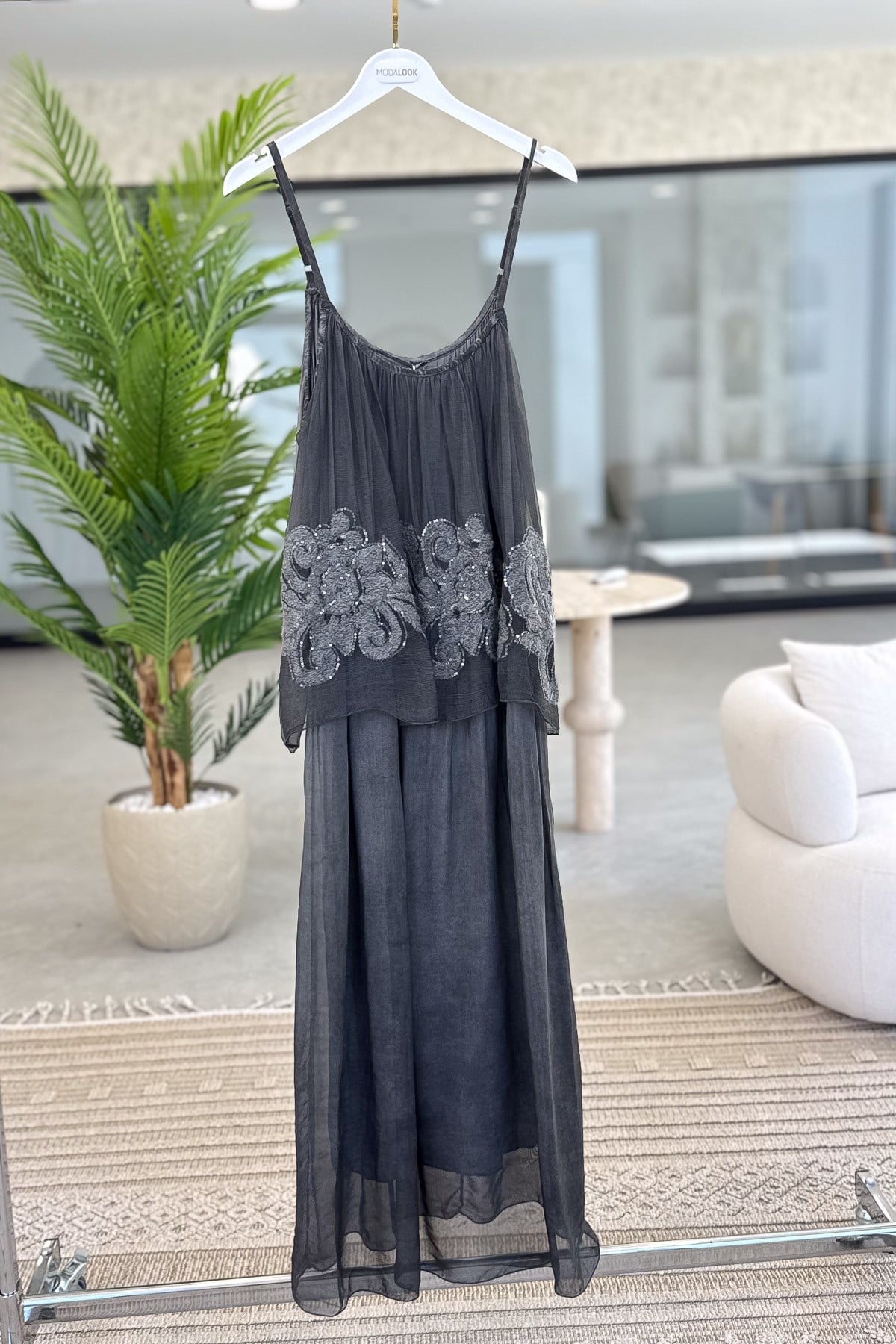 Çiçek Kabartmalı Taşlanmış Askılı İpek Elbise Füme RenkELBİSE