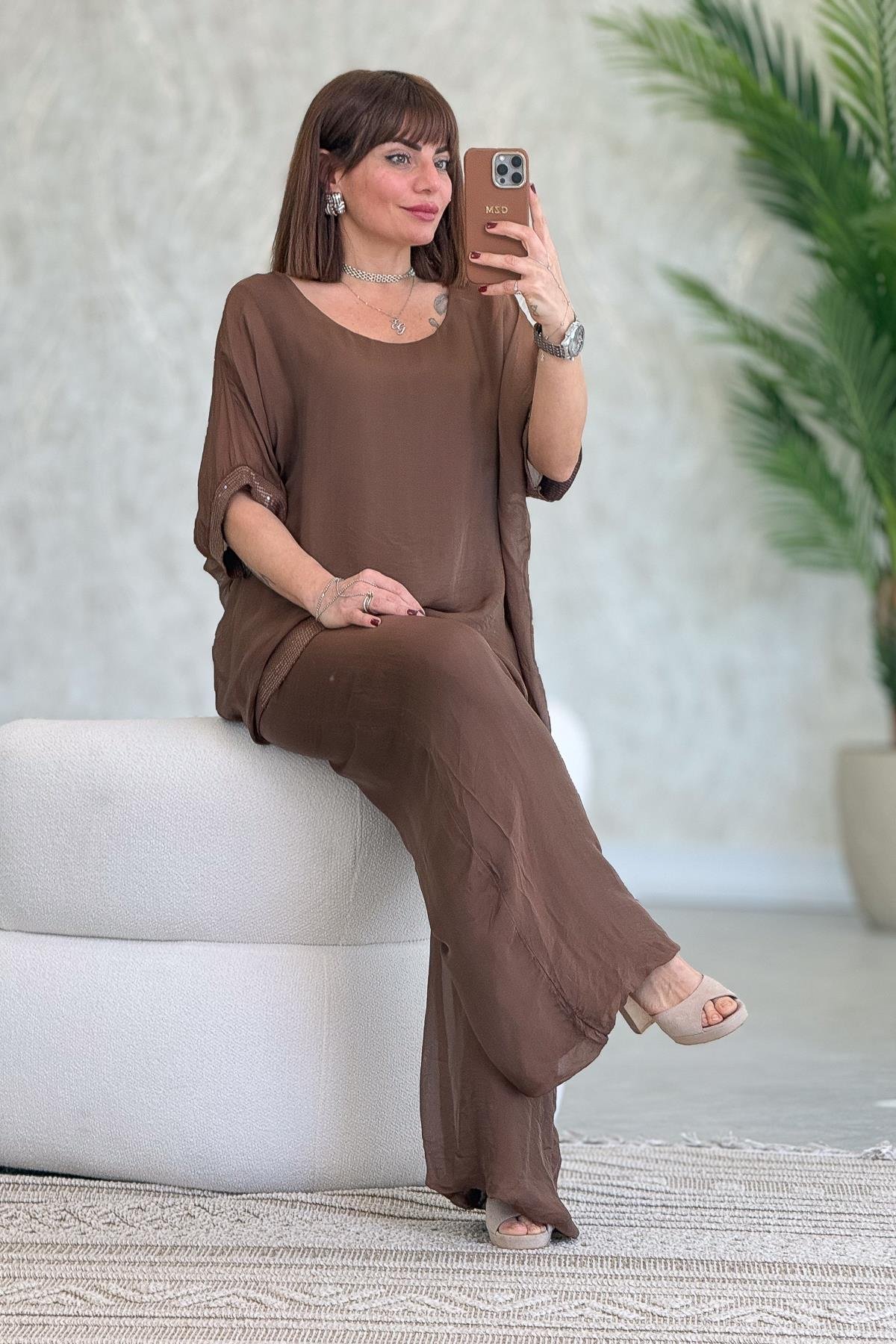 Etek Ucu Ve Kolları Pullu İpek Bluz Kahverengi RenkBLUZ