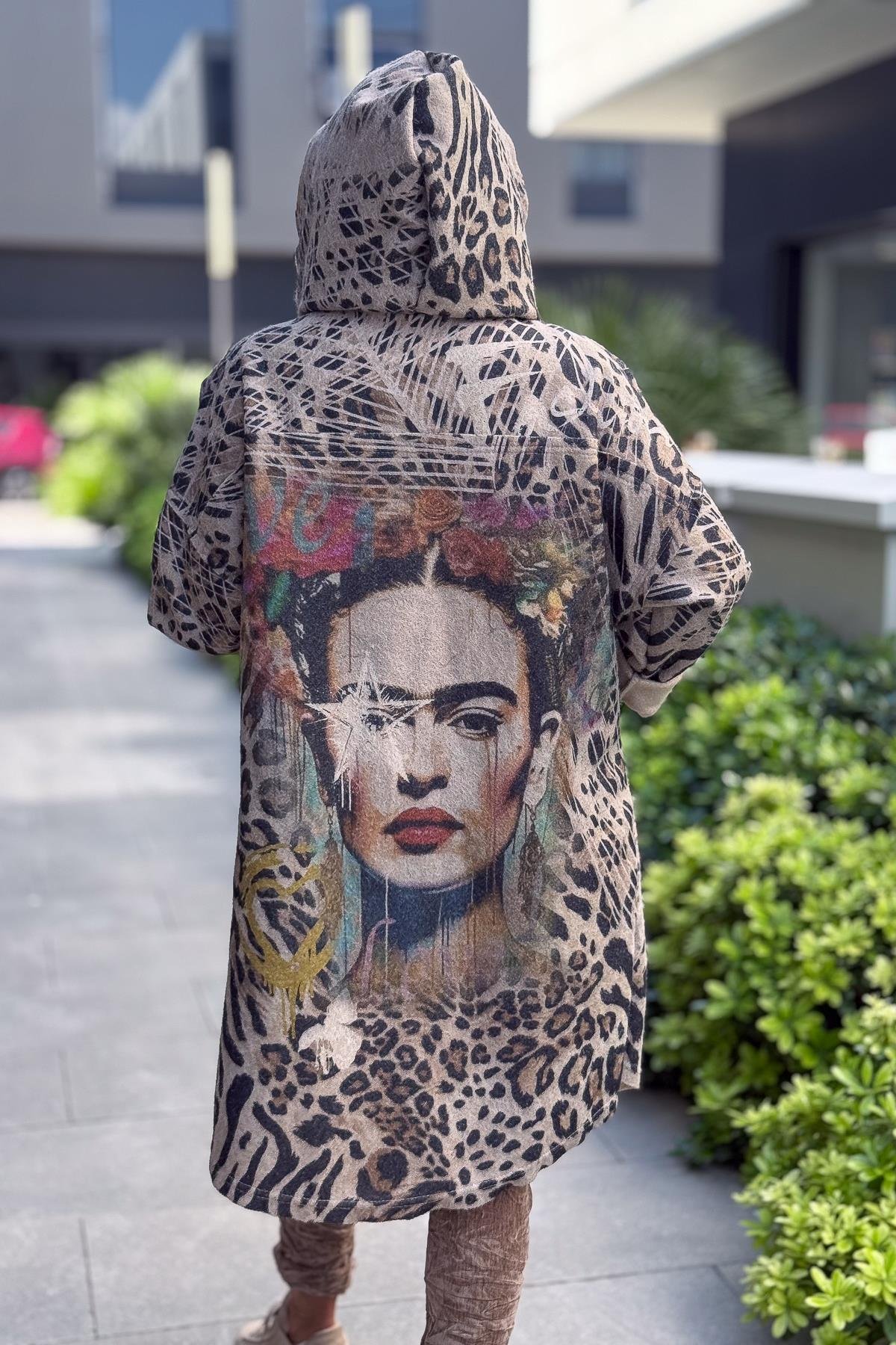 Frida Desenli Keçe Kumaş Önden Düğmeli Kapüşonlu Kaban Bej RenkMONT & KABAN