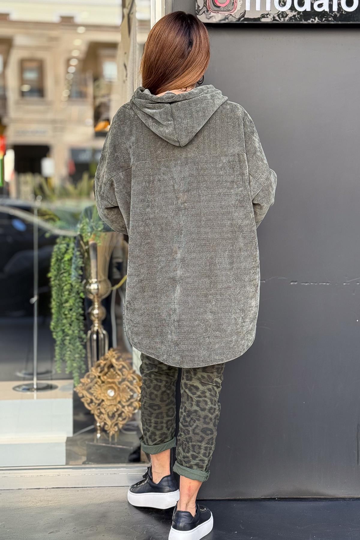 Gold Leopar Ve Kalp Baskılı Kapüşonlu Kadife Sweat Haki RenkBLUZ