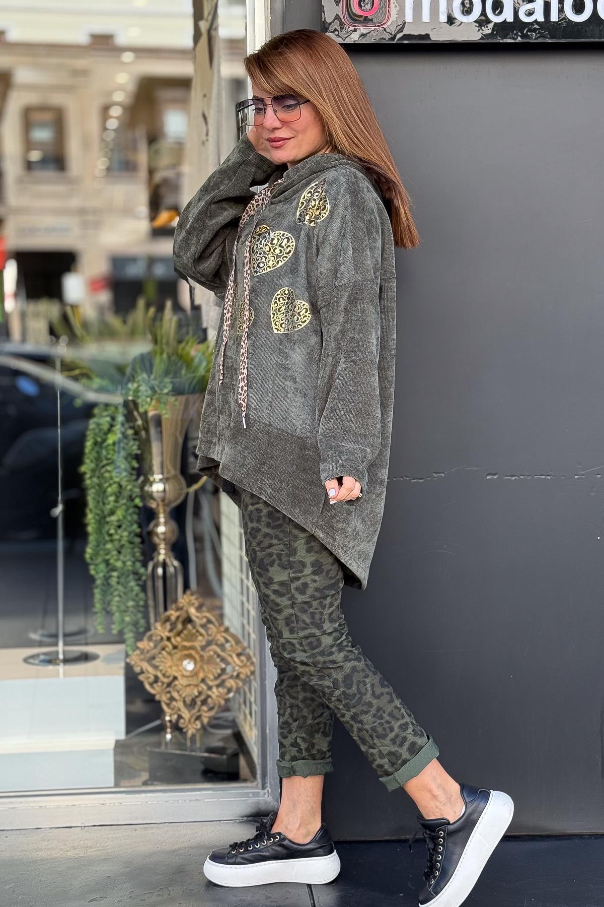 Gold Leopar Ve Kalp Baskılı Kapüşonlu Kadife Sweat Haki RenkBLUZ