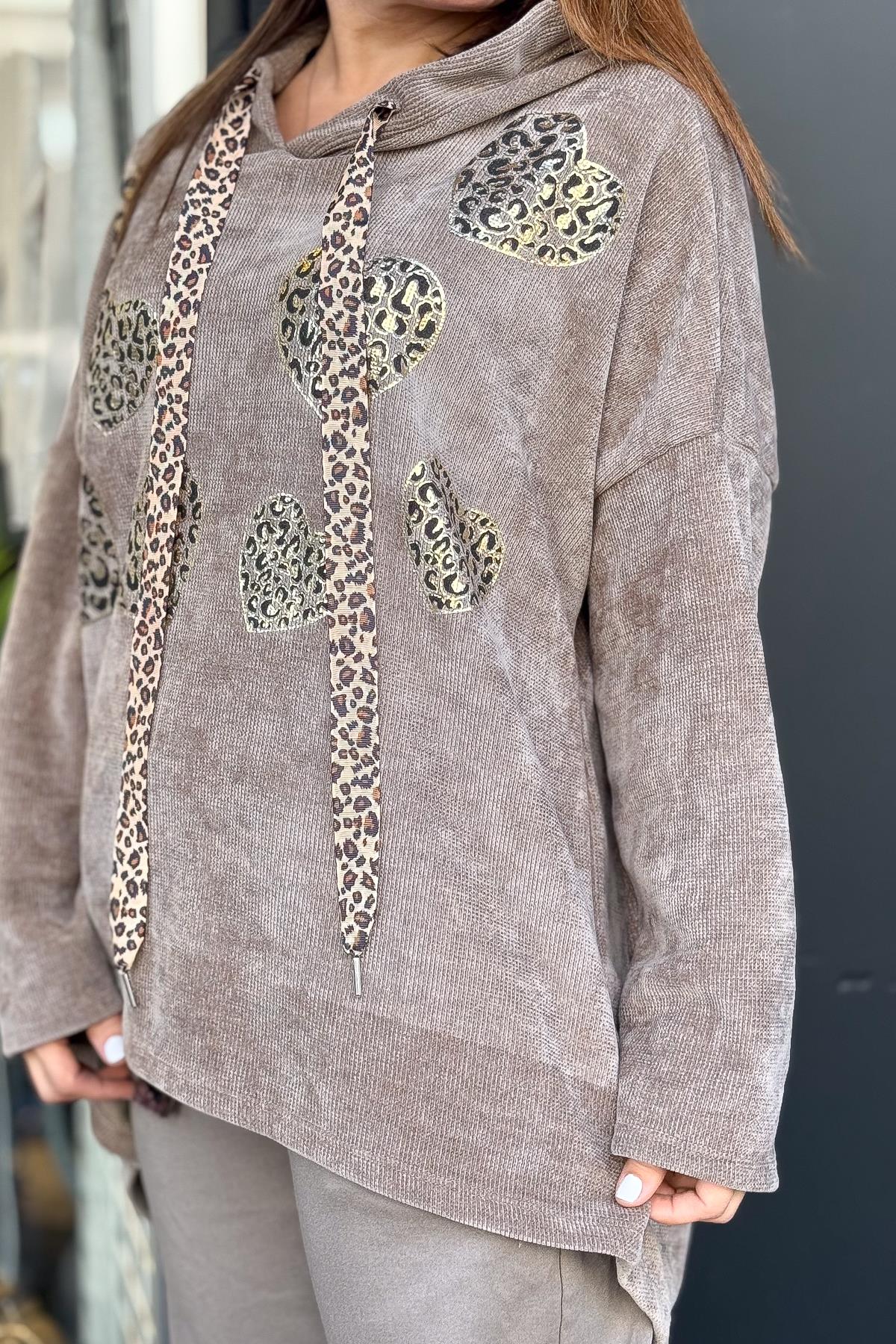Gold Leopar Ve Kalp Baskılı Kapüşonlu Kadife Sweat Açık Vizon RenkBLUZ