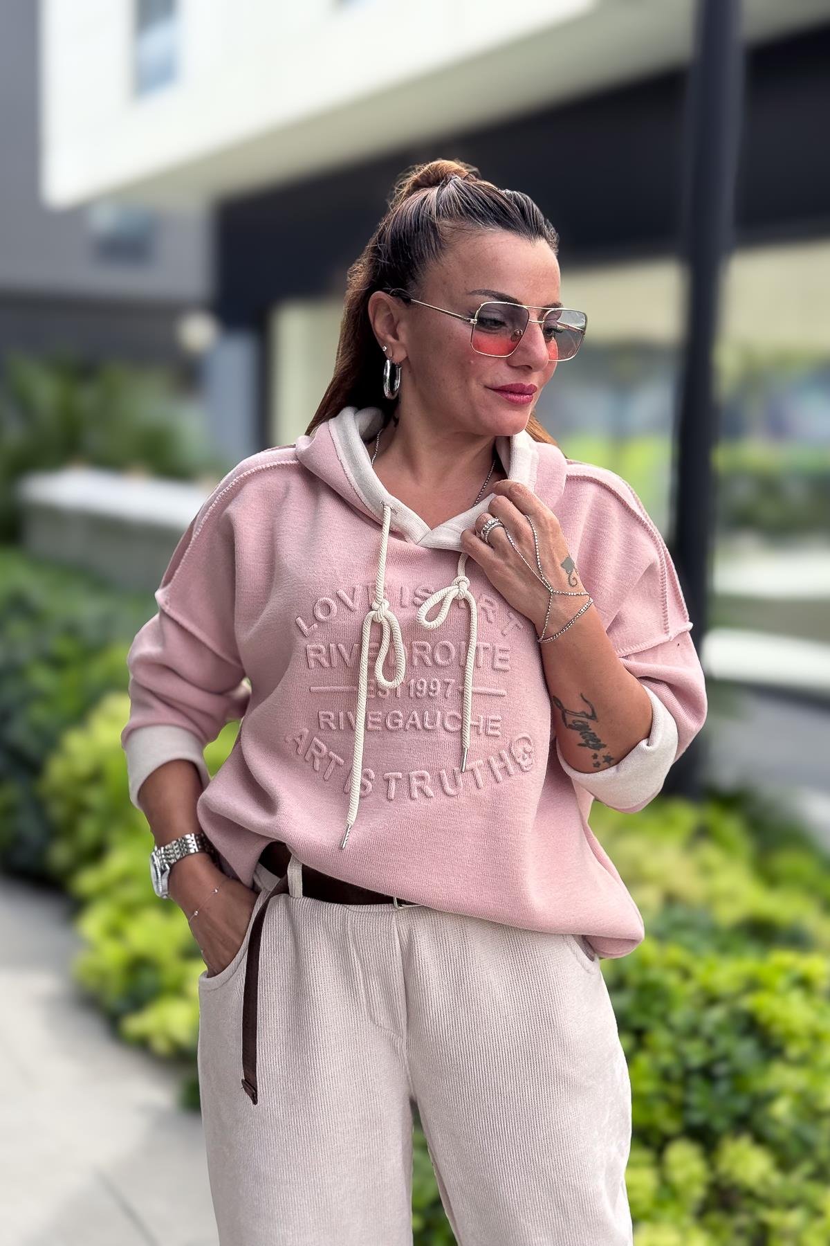 Kabartma Yazı Detaylı Çelik Örgü Kapüşonlu Sweet Pudra RenkBLUZ