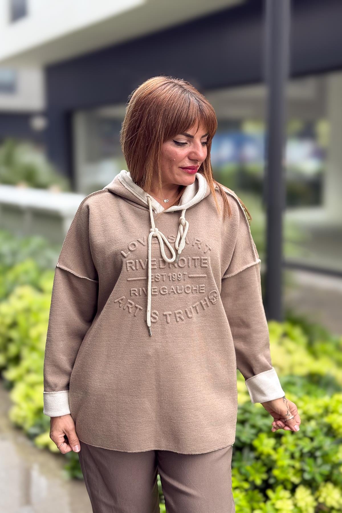 Kabartma Yazı Detaylı Çelik Örgü Kapüşonlu Sweet Vizon RenkBLUZ