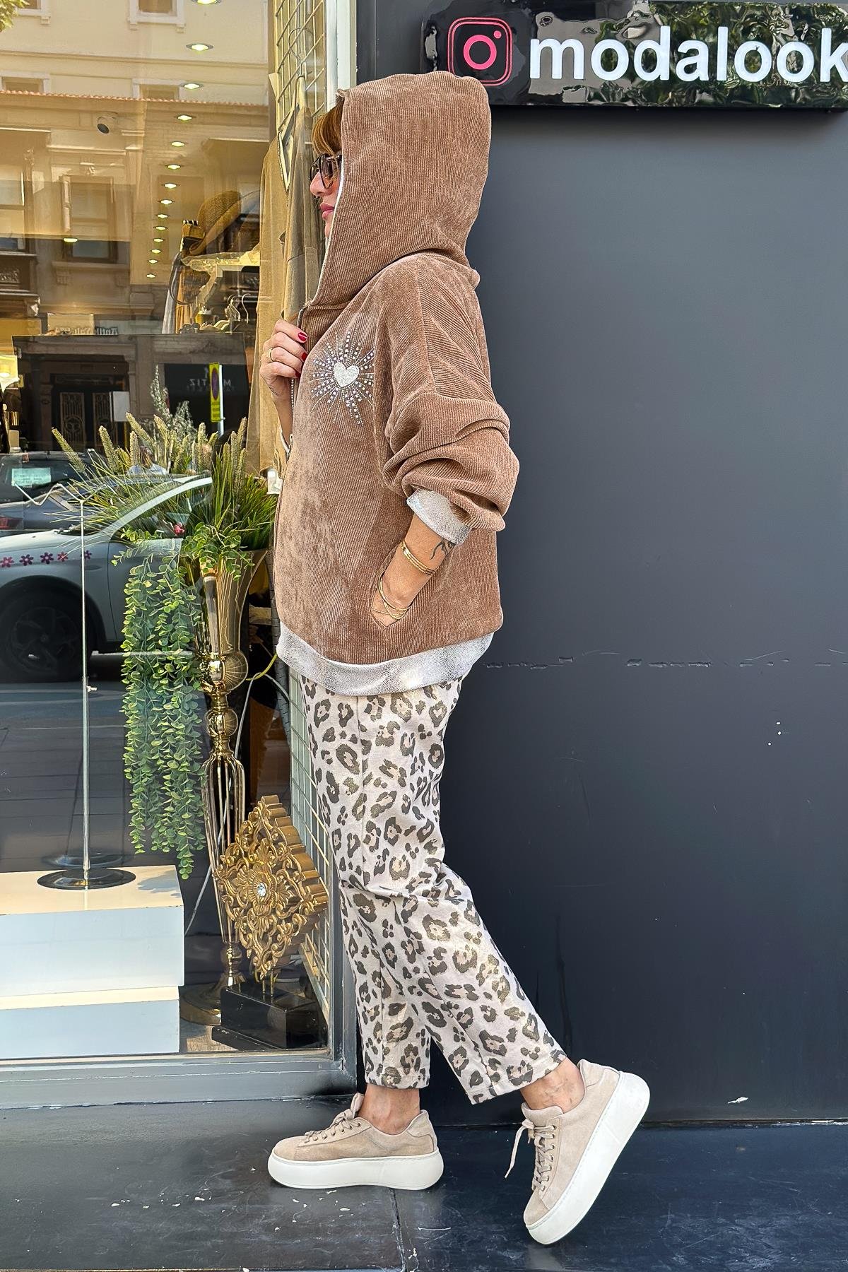 Kalp Taşlı Fitlli Kadife Ceket Camel RenkCEKET
