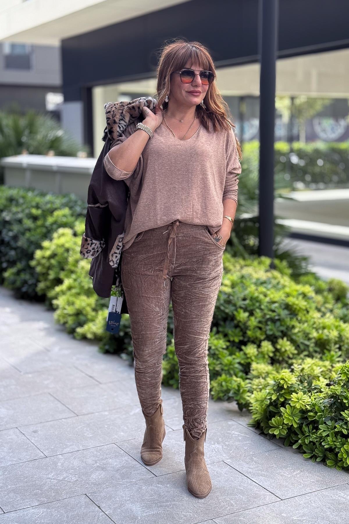 Kasap Cepli Beli Lastikli Düz Fitilsiz Kadife Pantolon Camel RenkPANTOLON