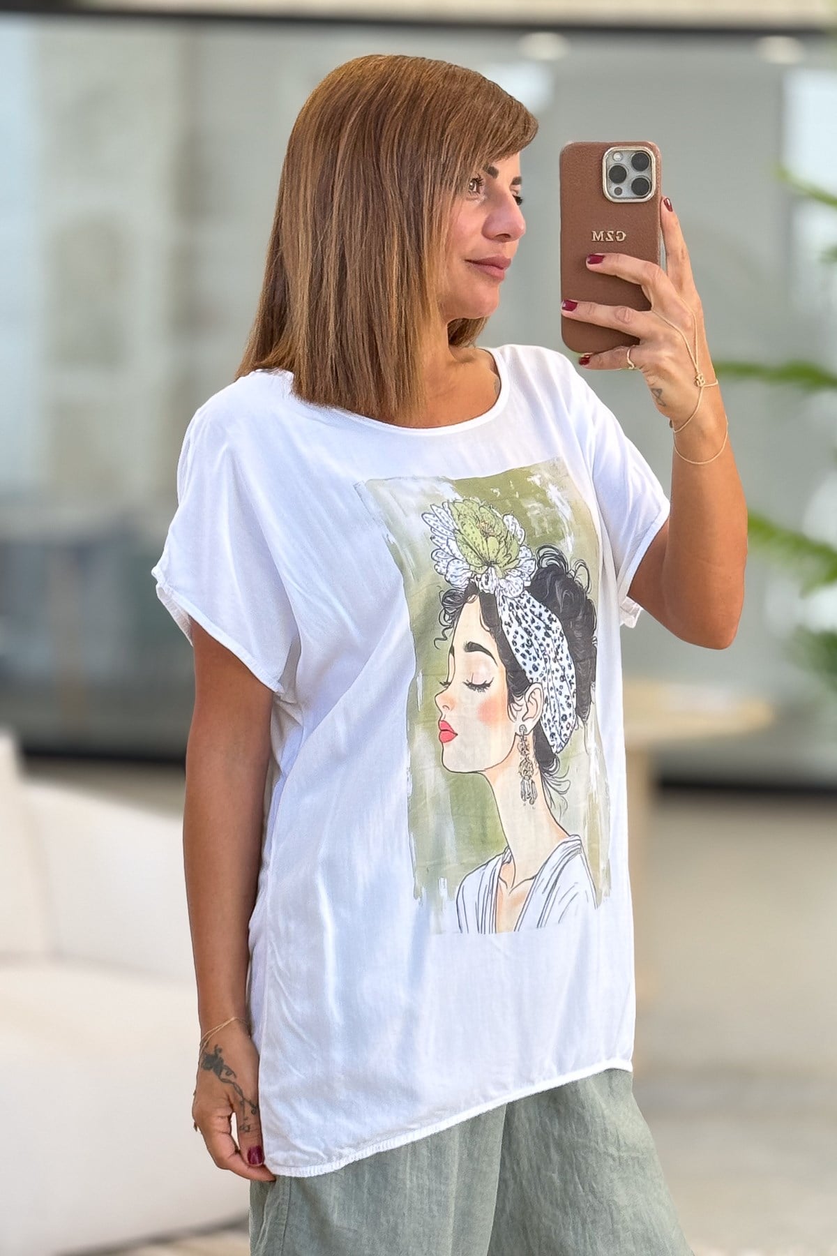 Küpeli Kız Desenli Viskon Tshirt Yeşil RenkBLUZ