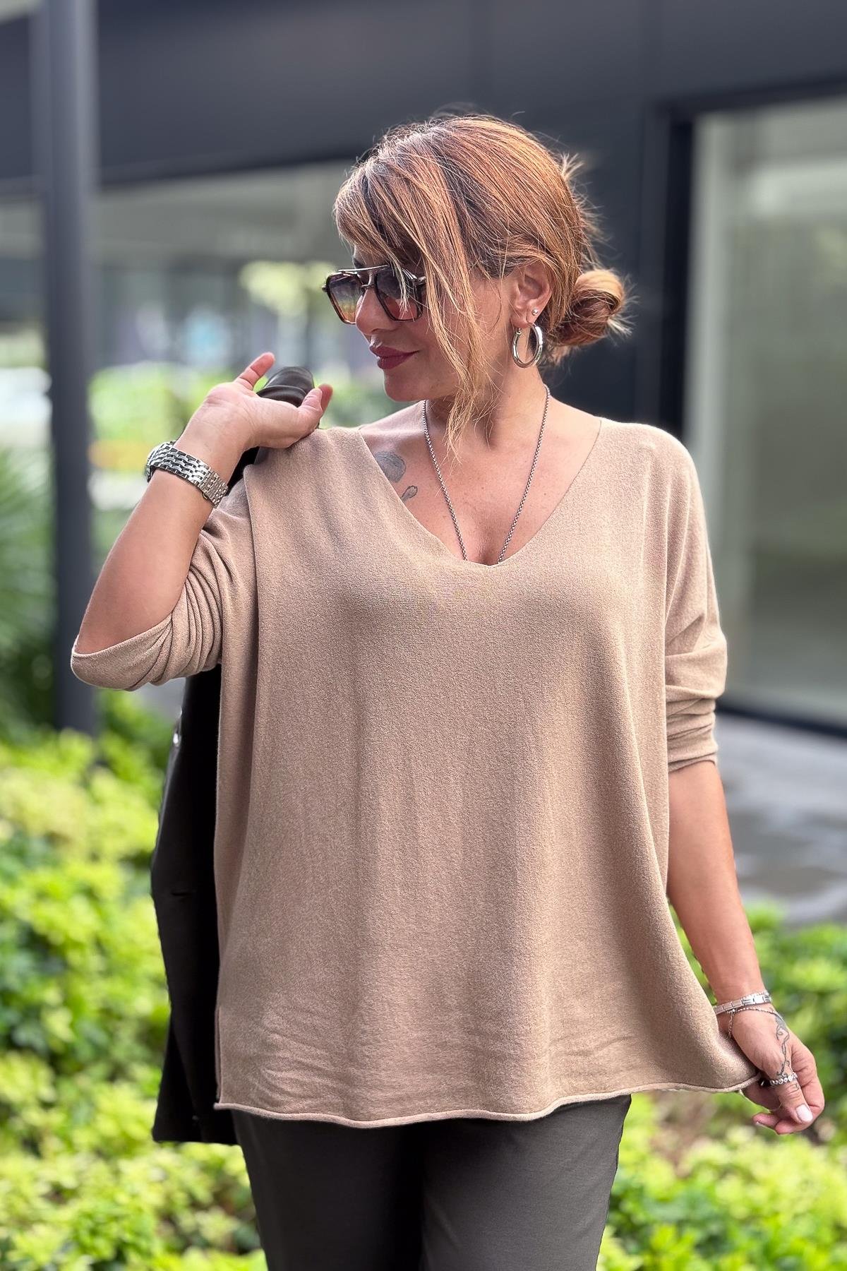 Kuzu Yünü V Yaka Triko Camel RenkBLUZ