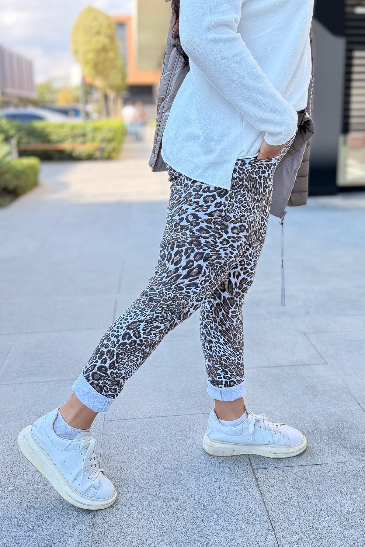 Leopar Desen Kemerli Likralı Pantolon Beyaz RenkPANTOLON