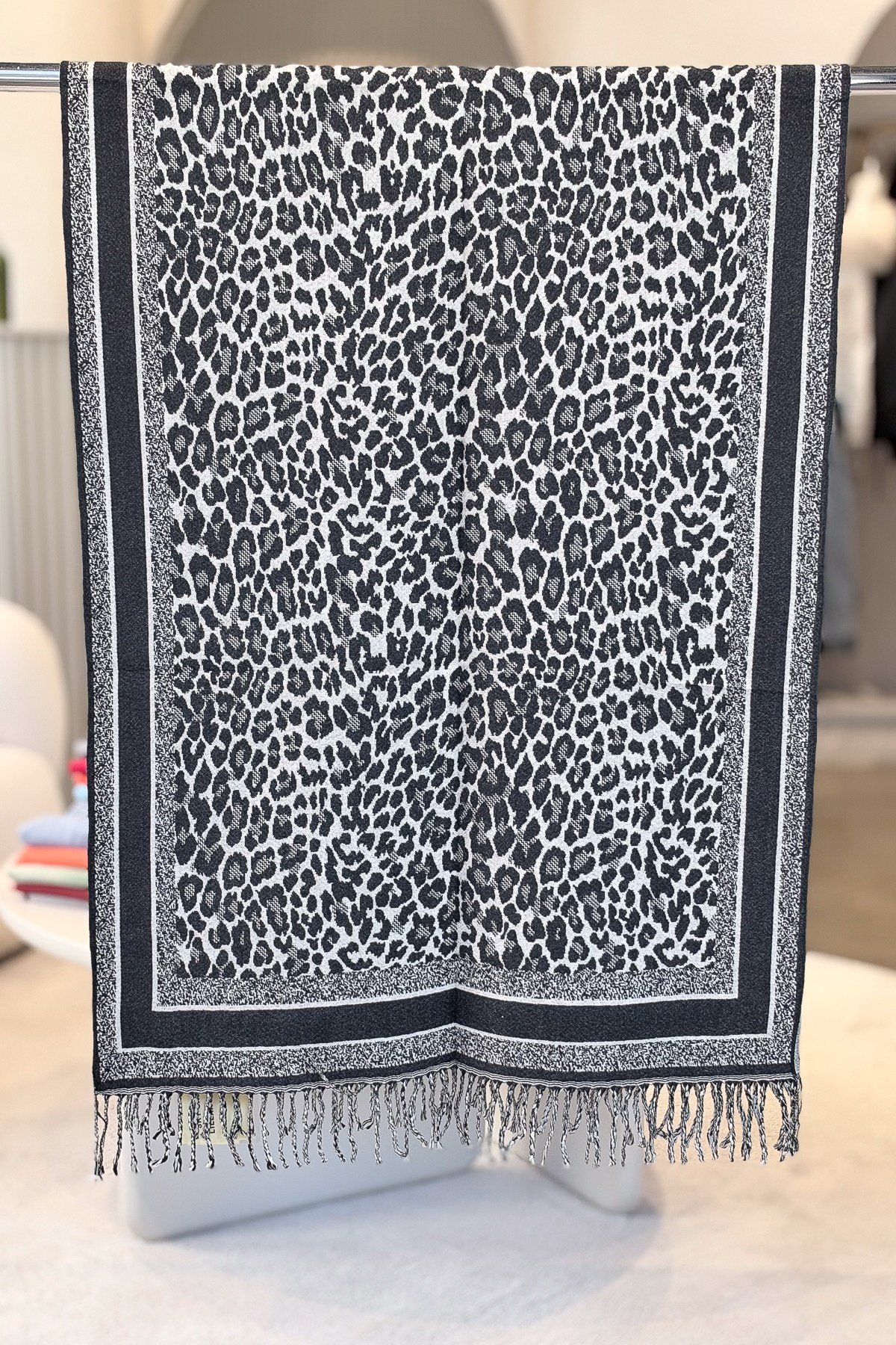 Leopar Desenli Kaşmir Şal Bej RenkŞAL & FULAR