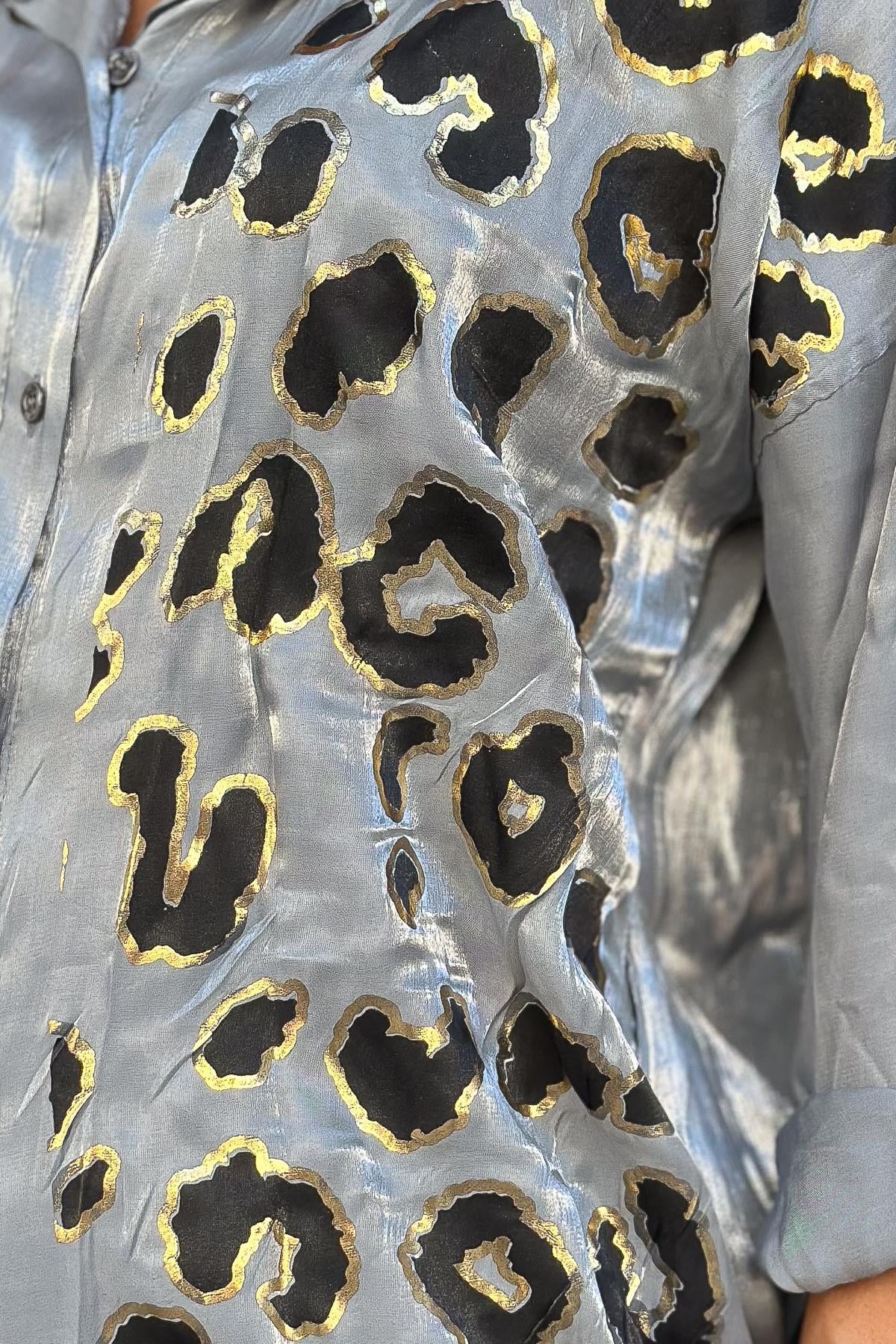 Leopar Desenli Parlak Saten Gömlek Gri RenkGÖMLEK