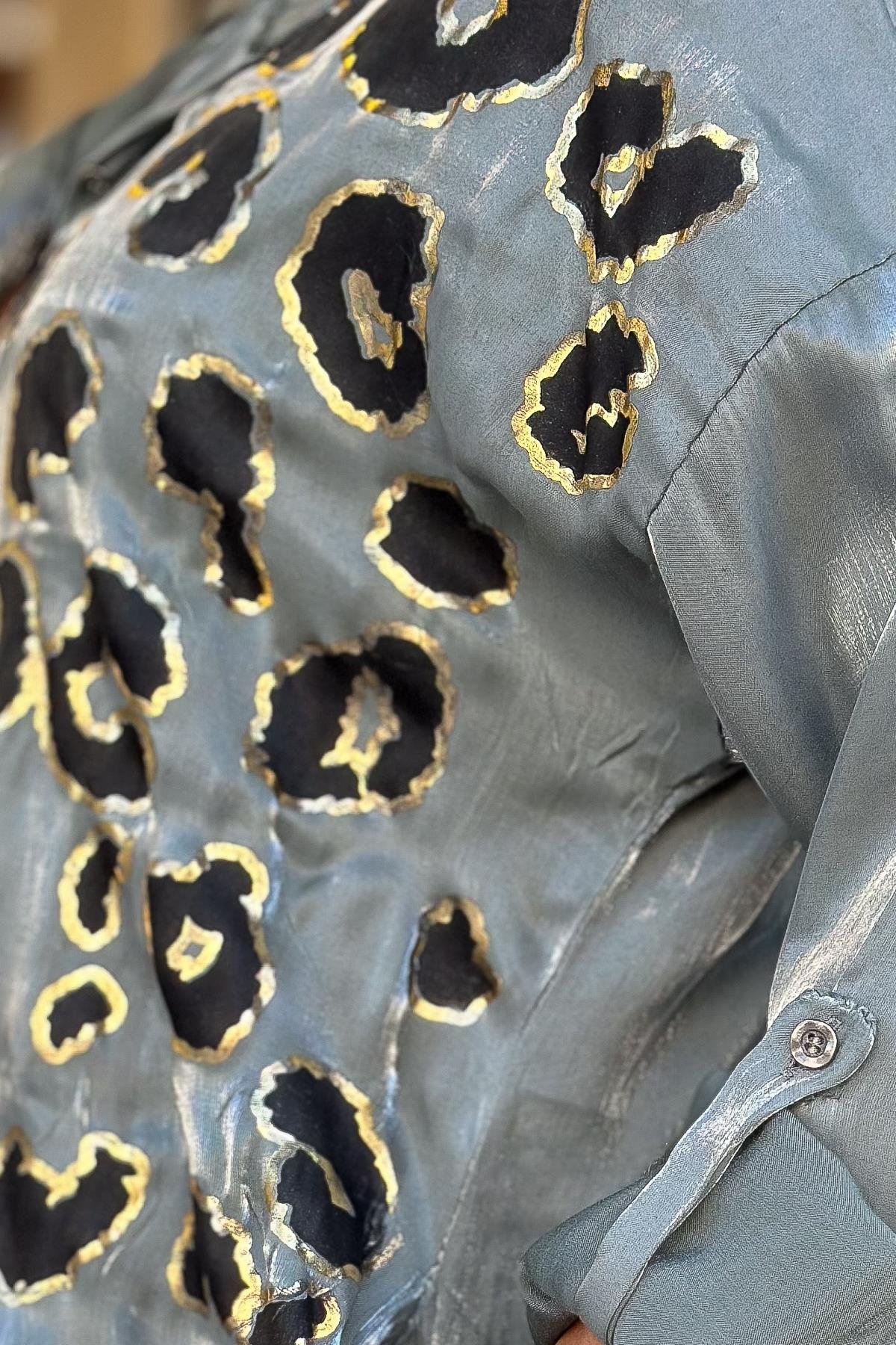 Leopar Desenli Parlak Saten Gömlek Haki RenkGÖMLEK