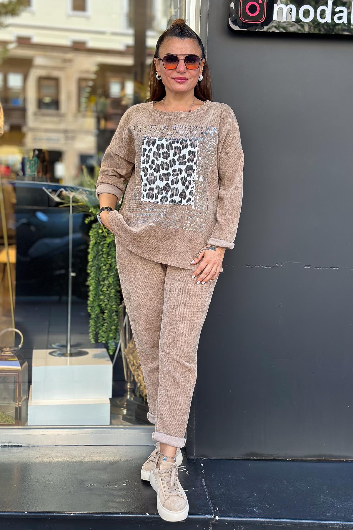 Leopar Desenli Yuvarlak Yaka Kadife Sweet Camel RenkBLUZ