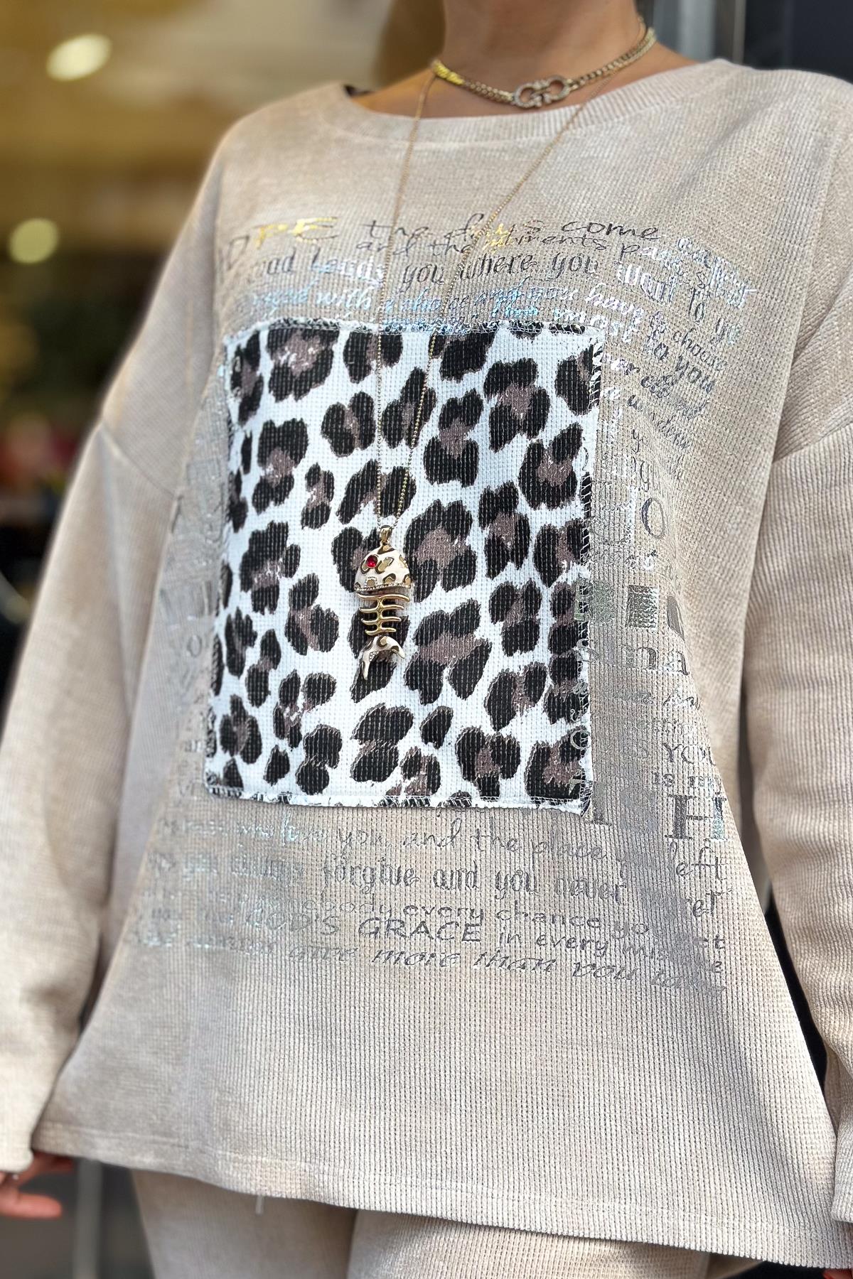 Leopar Desenli Yuvarlak Yaka Kadife Sweet Bej RenkBLUZ