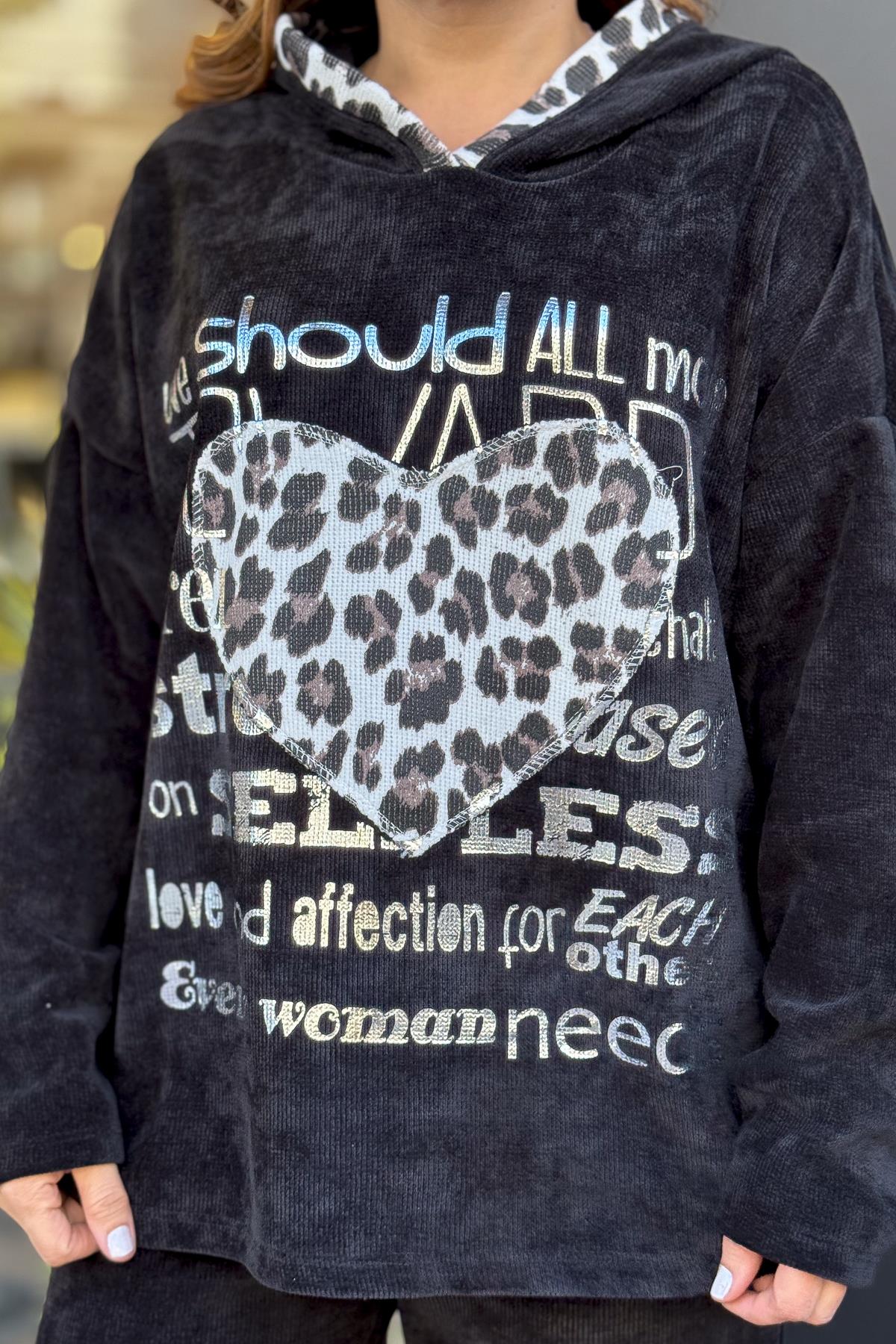 Leopar Kalp Yama Detaylı Kapüşonlu Kadife Sweat Siyah RenkBLUZ