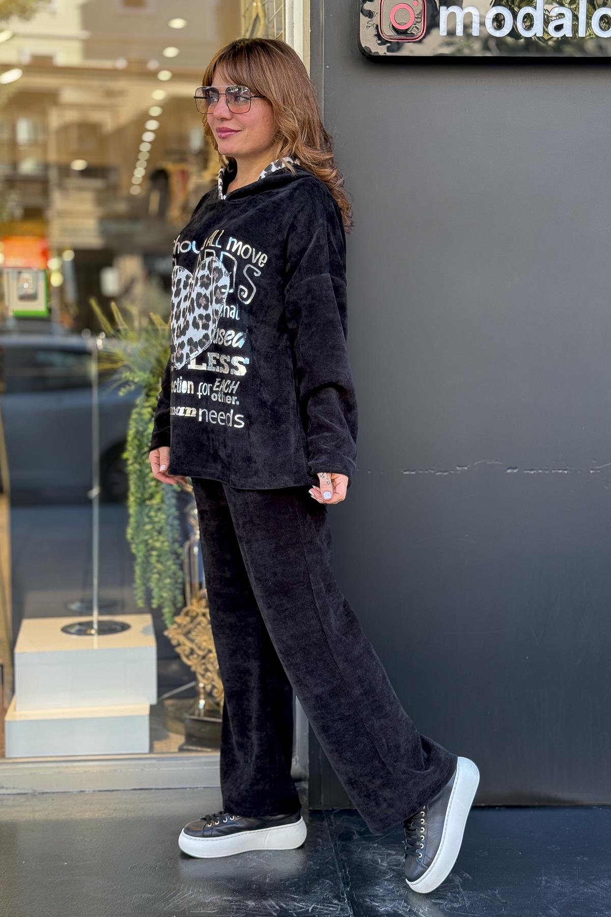 Leopar Kalp Yama Detaylı Kapüşonlu Kadife Sweat Siyah RenkBLUZ