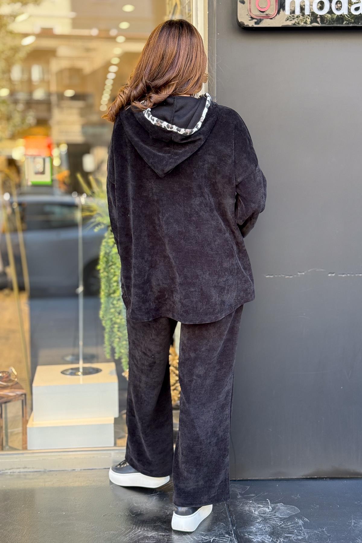 Leopar Kalp Yama Detaylı Kapüşonlu Kadife Sweat Siyah RenkBLUZ