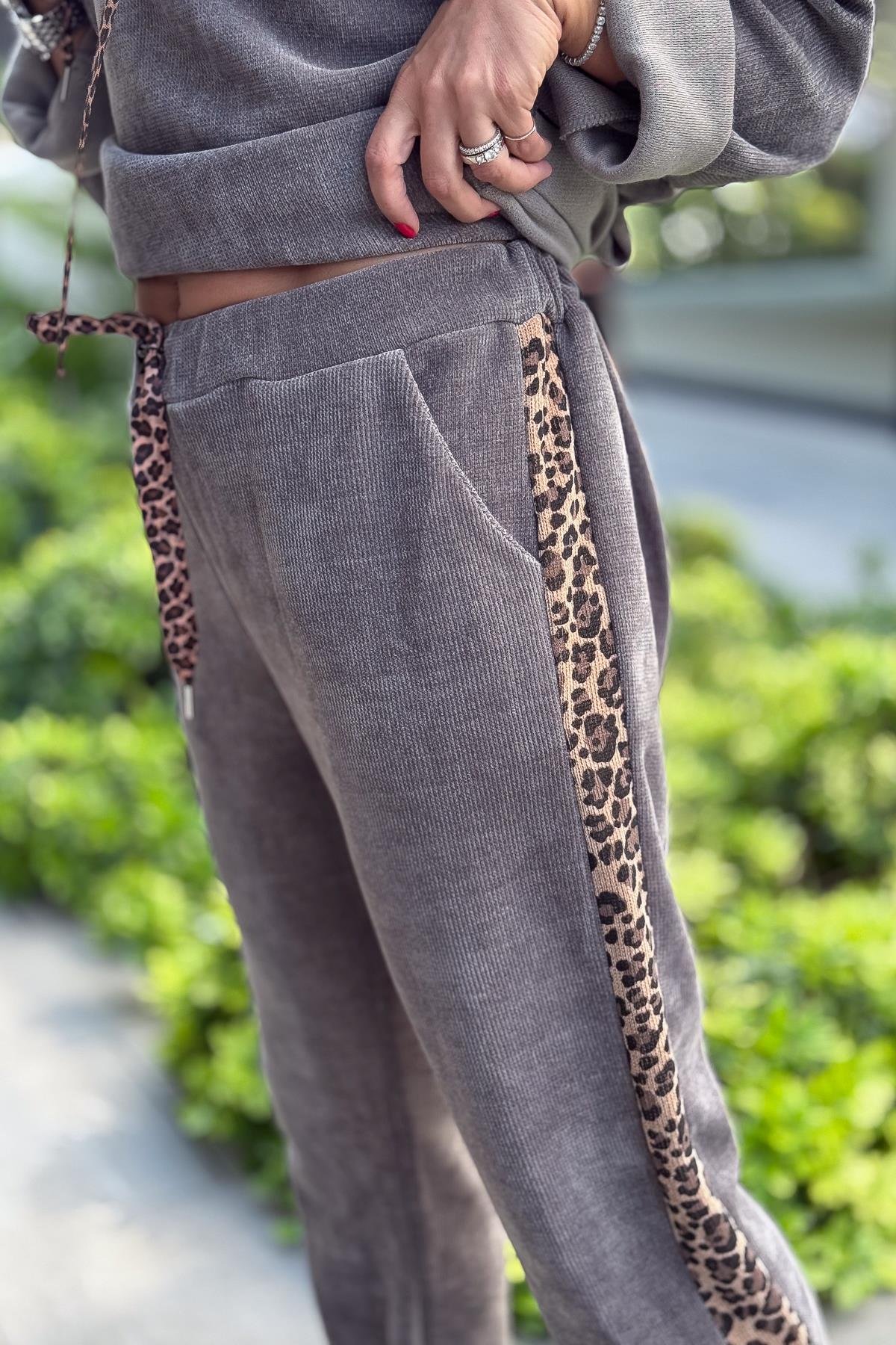 Leopar Şeritli Kadife Pantolon Gri RenkPANTOLON