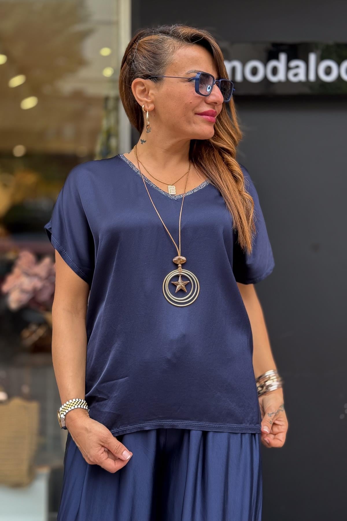 Önü Saten Arkası Penye Simli V Yakalı Saten Bluz Lacivert RenkBLUZ