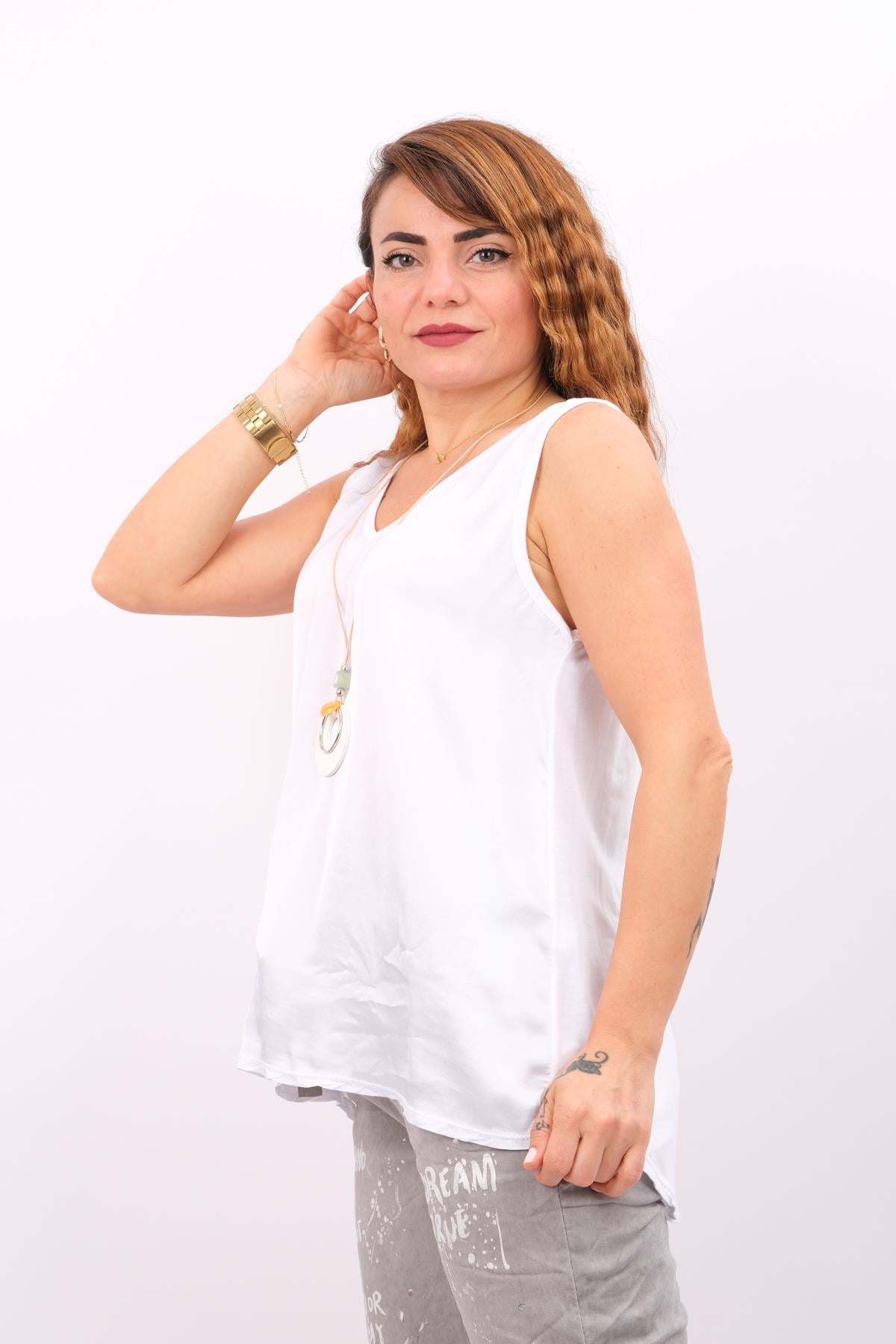 Önü Saten Arkası Penye V Yaka Kolsuz Bluz Beyaz RenkBLUZ