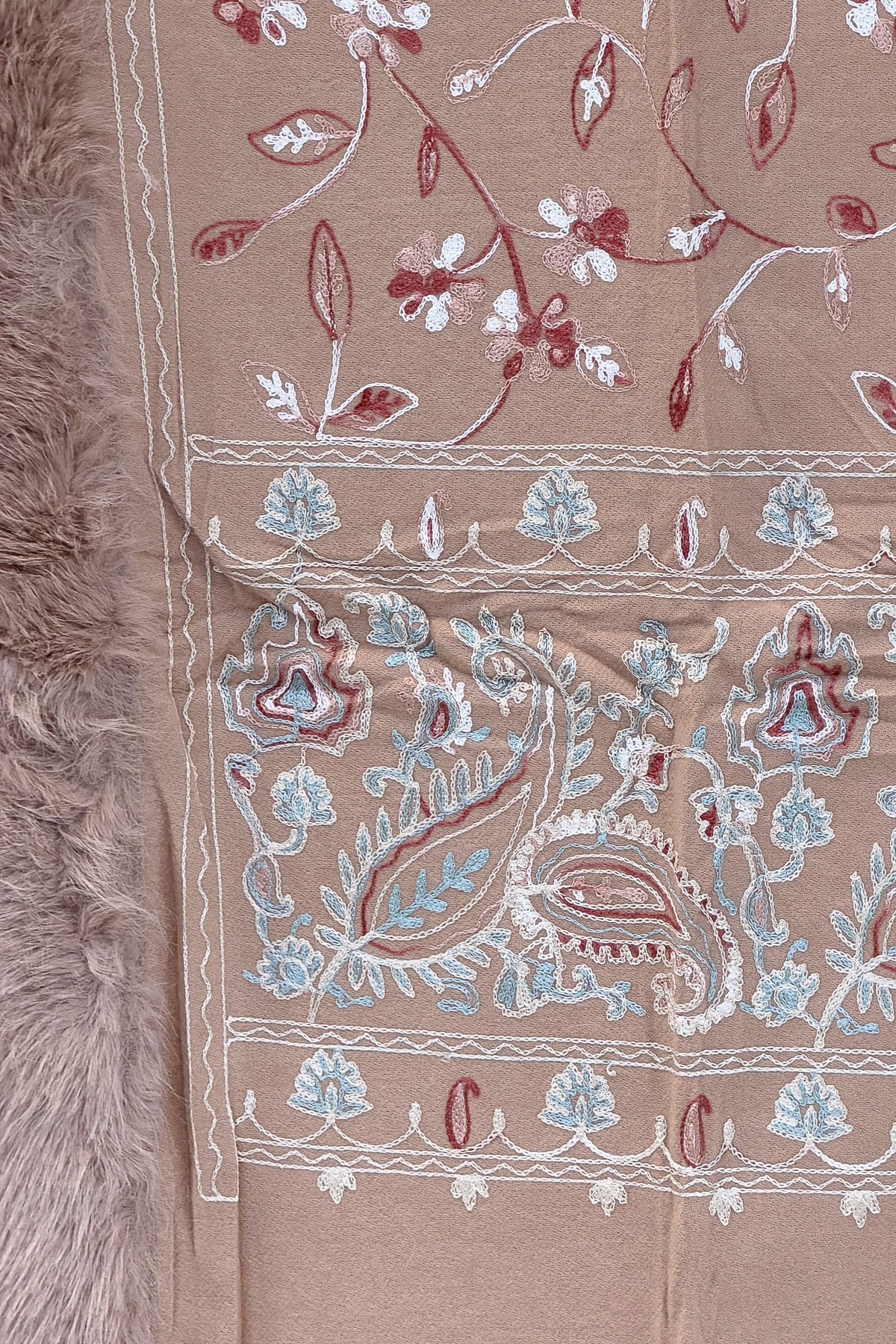 Şal Desen Nakış İşlemeli Kürklü Şal Camel RenkŞAL & FULAR