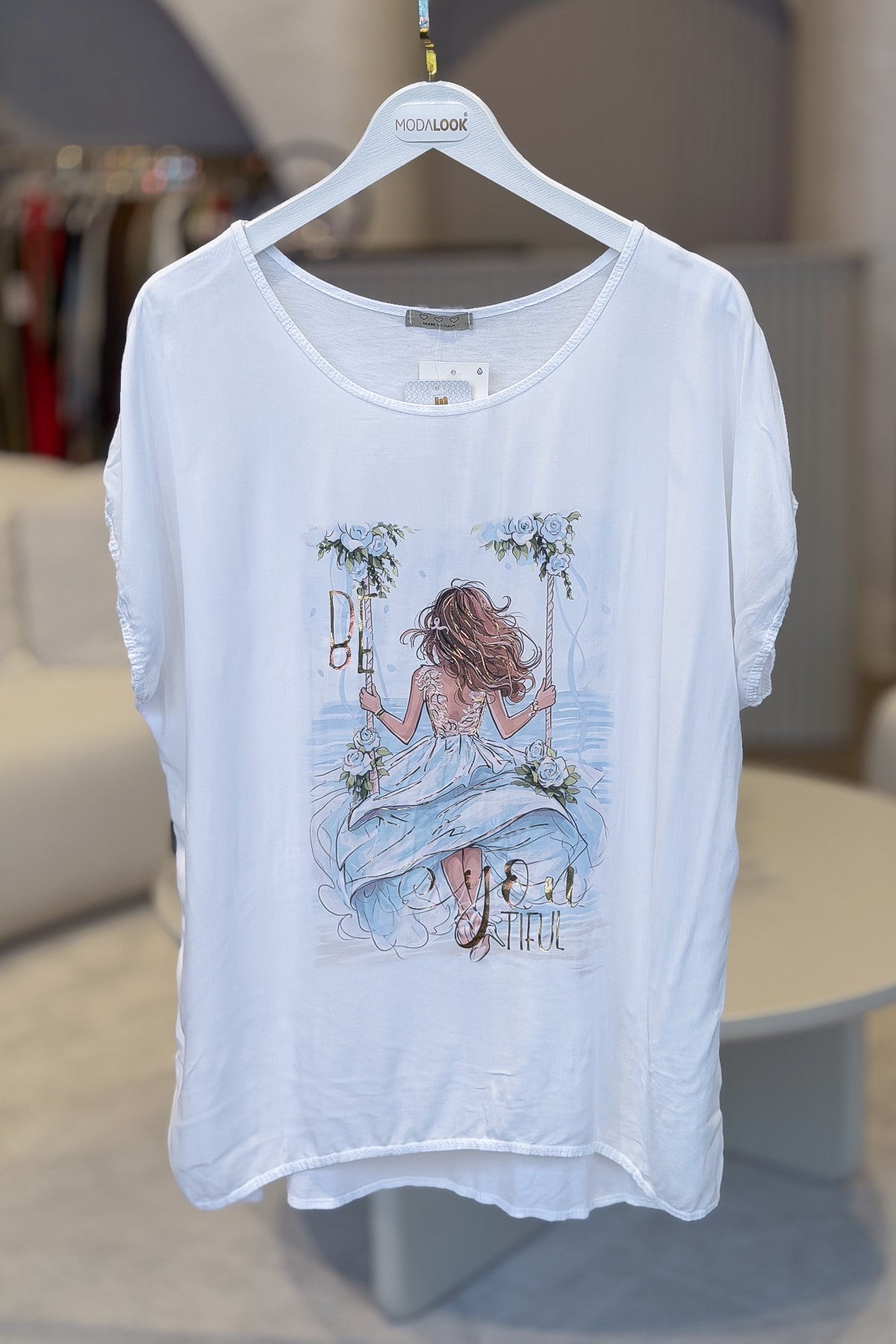 Sallanan Kız Desenli Viskon Tshirt Mavi RenkBLUZ