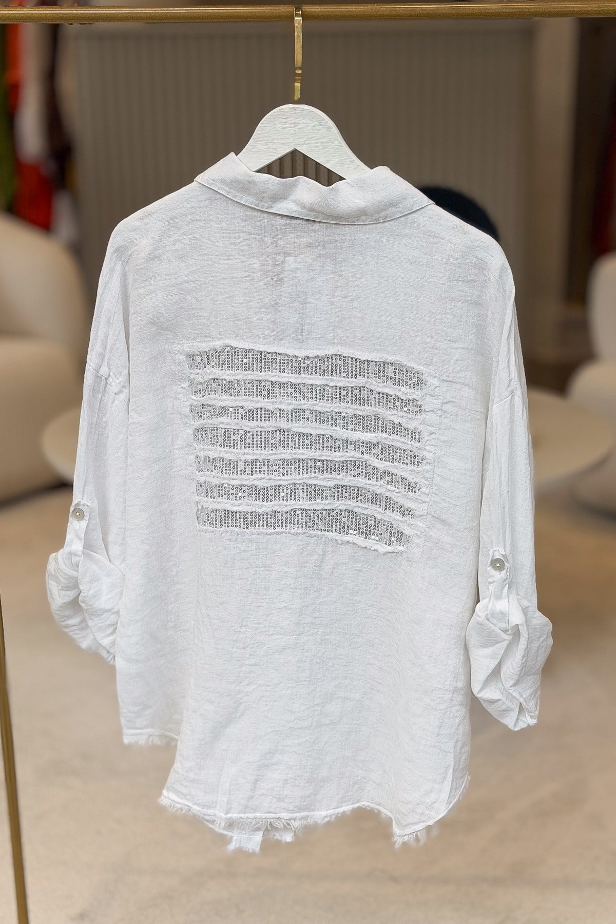 Sırtı Şerit Pullu Çift Cep Görünümlü Keten Gömlek Beyaz RenkGÖMLEK