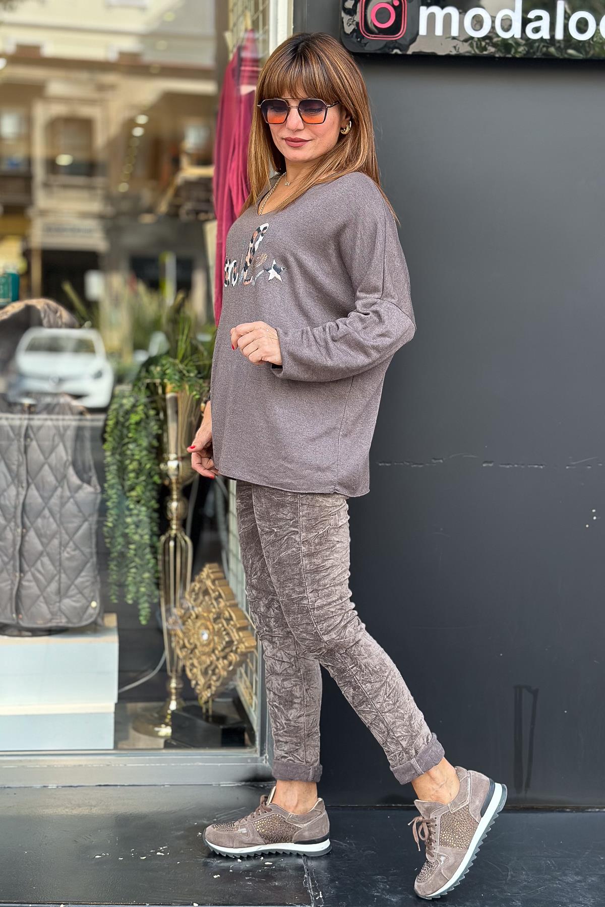 Smile Yazı Detaylı V Yaka İnce Triko Kahverengi RenkBLUZ