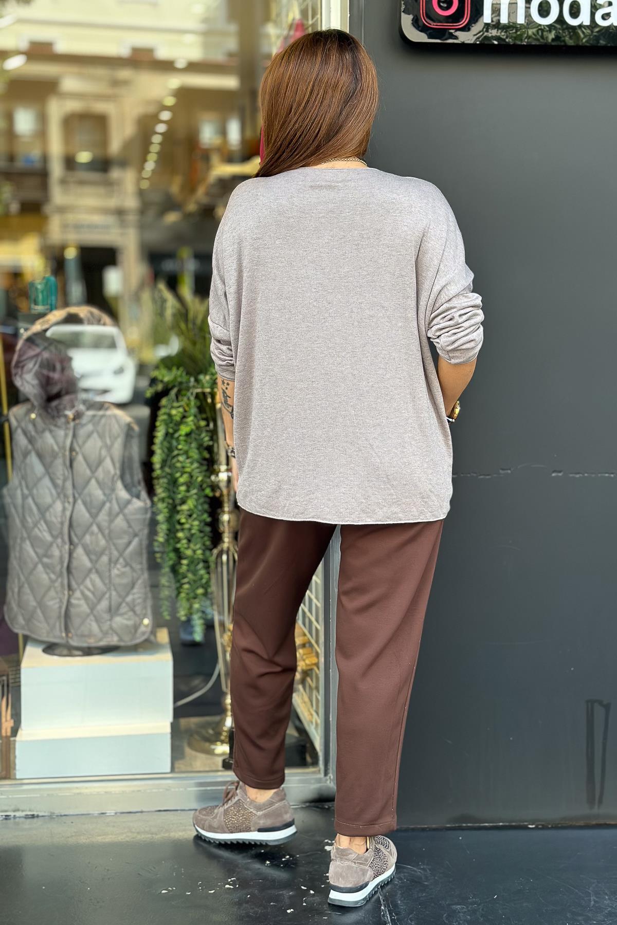 Smile Yazı Detaylı V Yaka İnce Triko Vizon RenkBLUZ